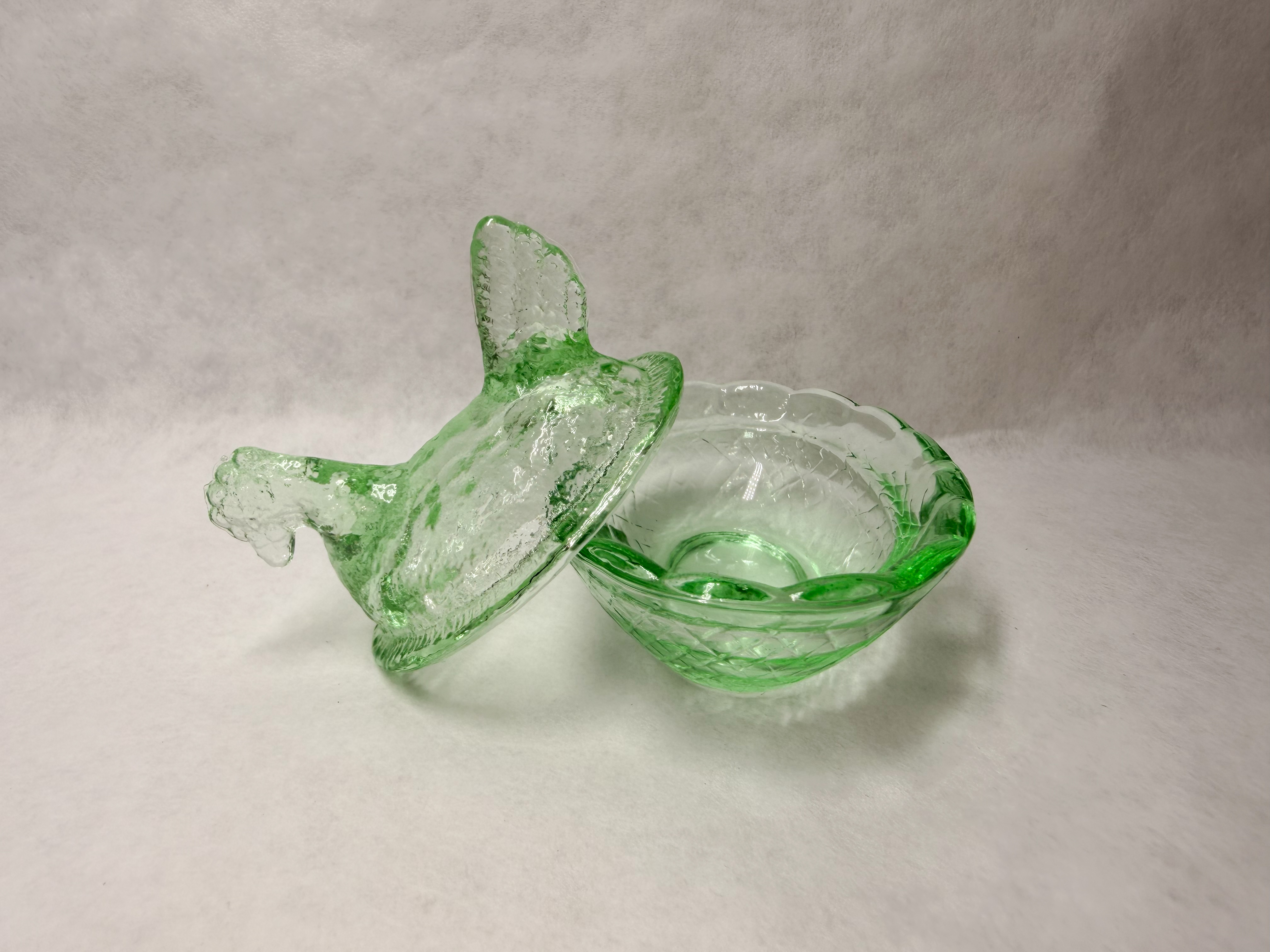 VINTAGE GREEN GLASS HEN ON NEST