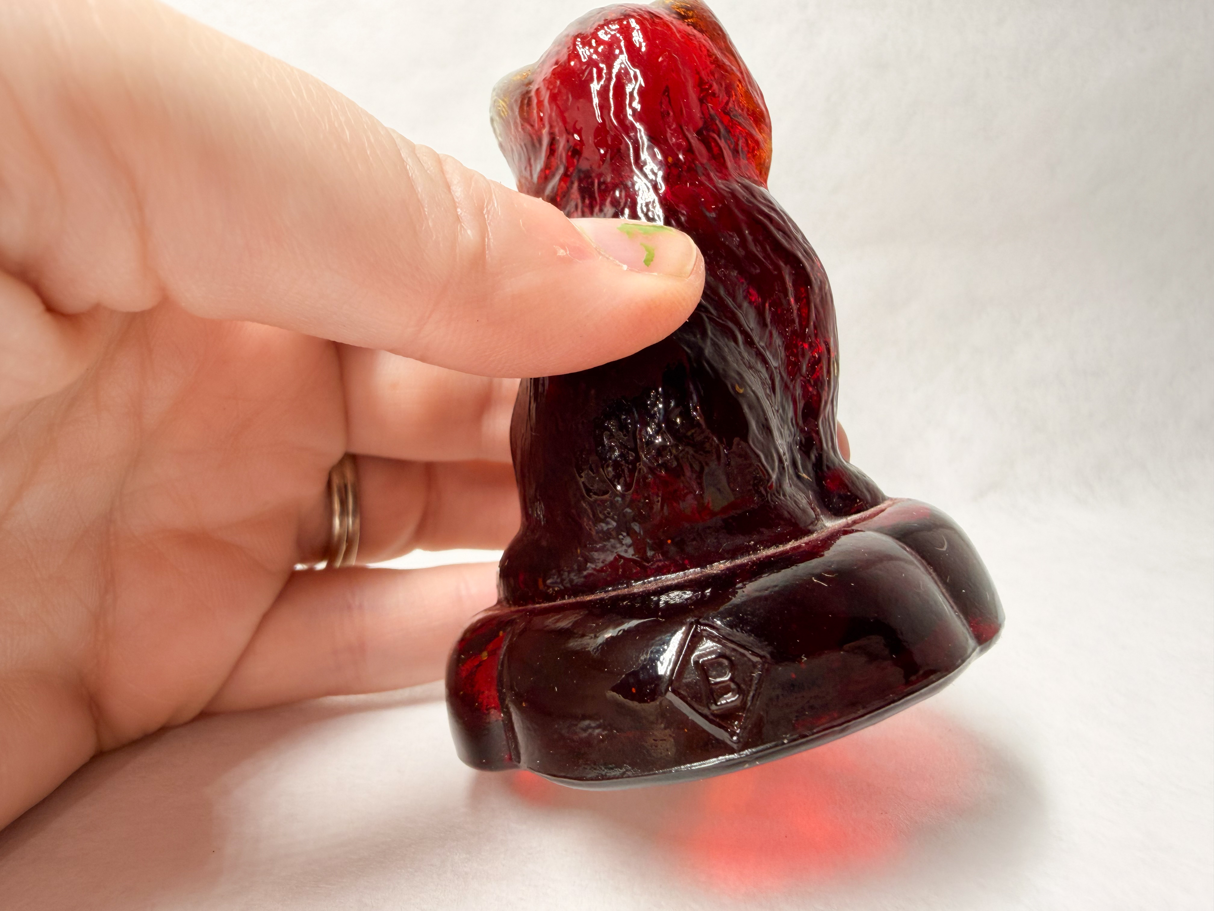 BOYD'S GLASS RED SITTING KITTEN PILLOW
