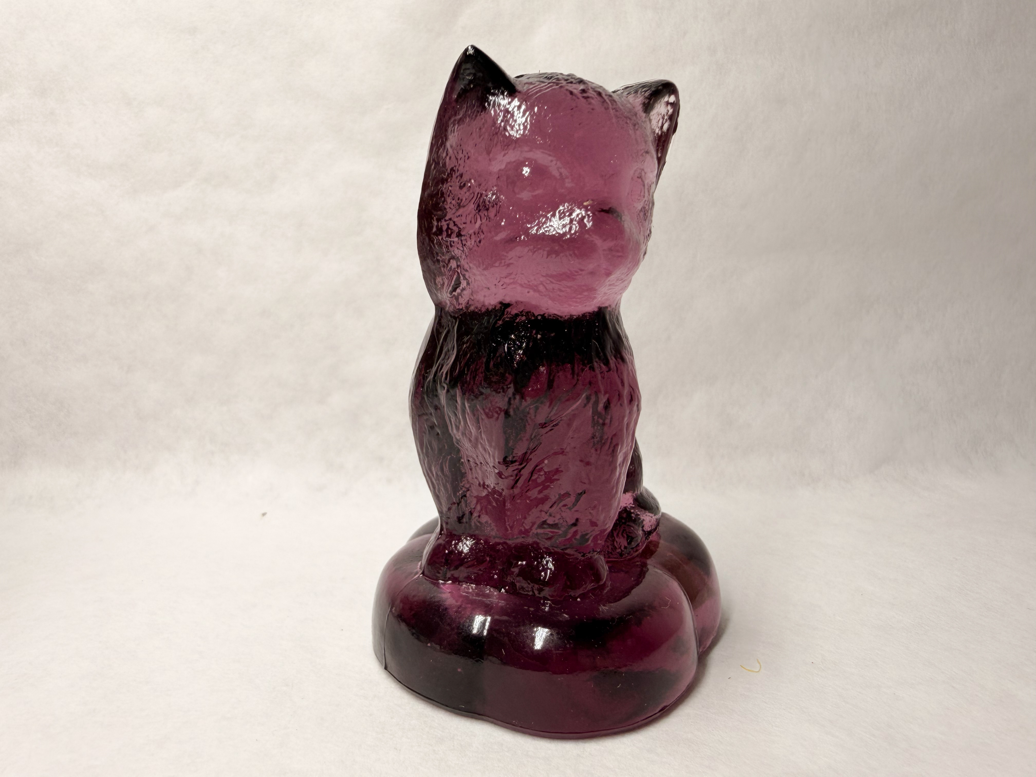 BOYD PURPLE GLASS SITTING KITTEN PILLOW