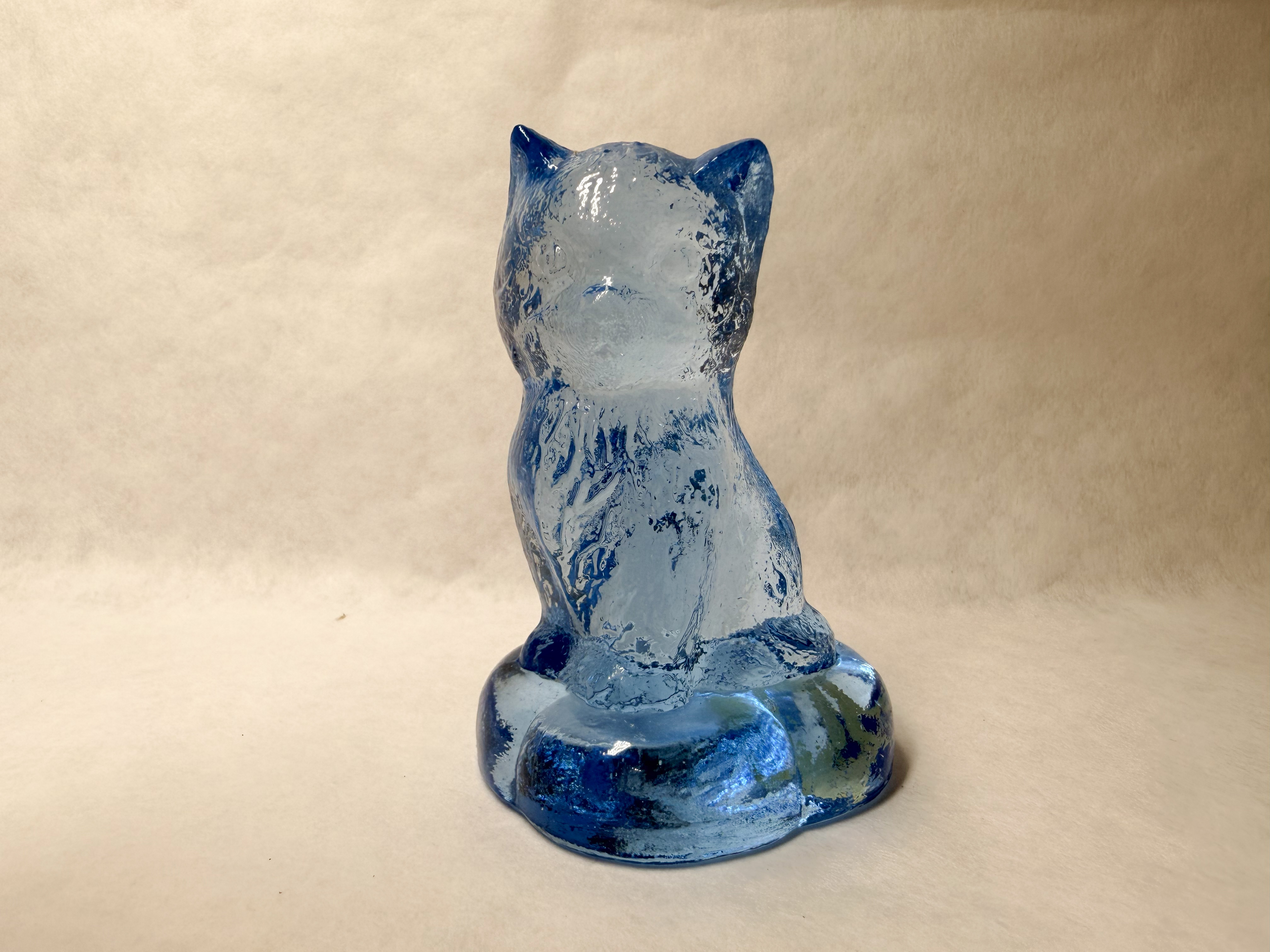 BOYD WILLOW BLUE SITTING KITTEN PILLOW