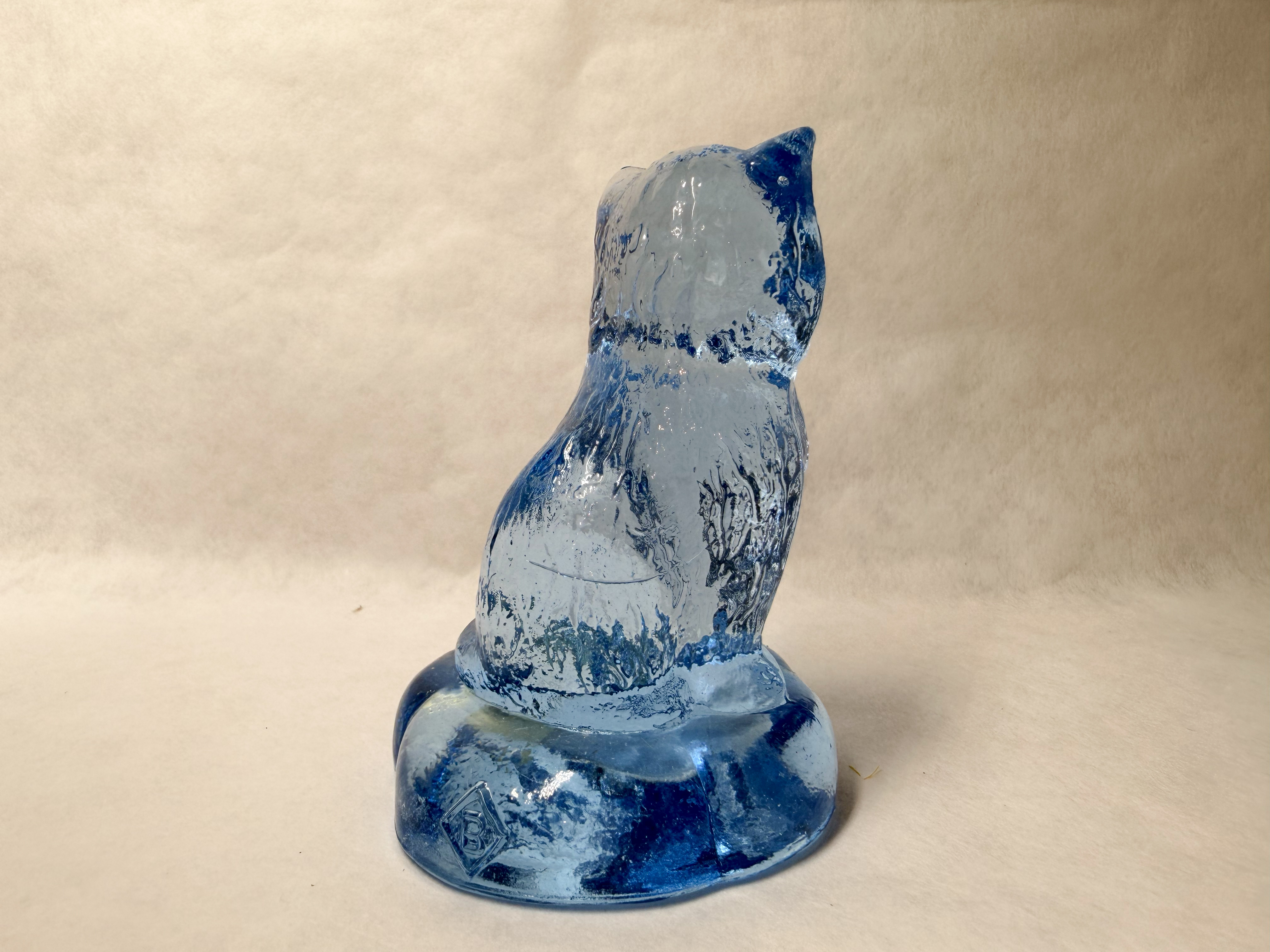 BOYD WILLOW BLUE SITTING KITTEN PILLOW