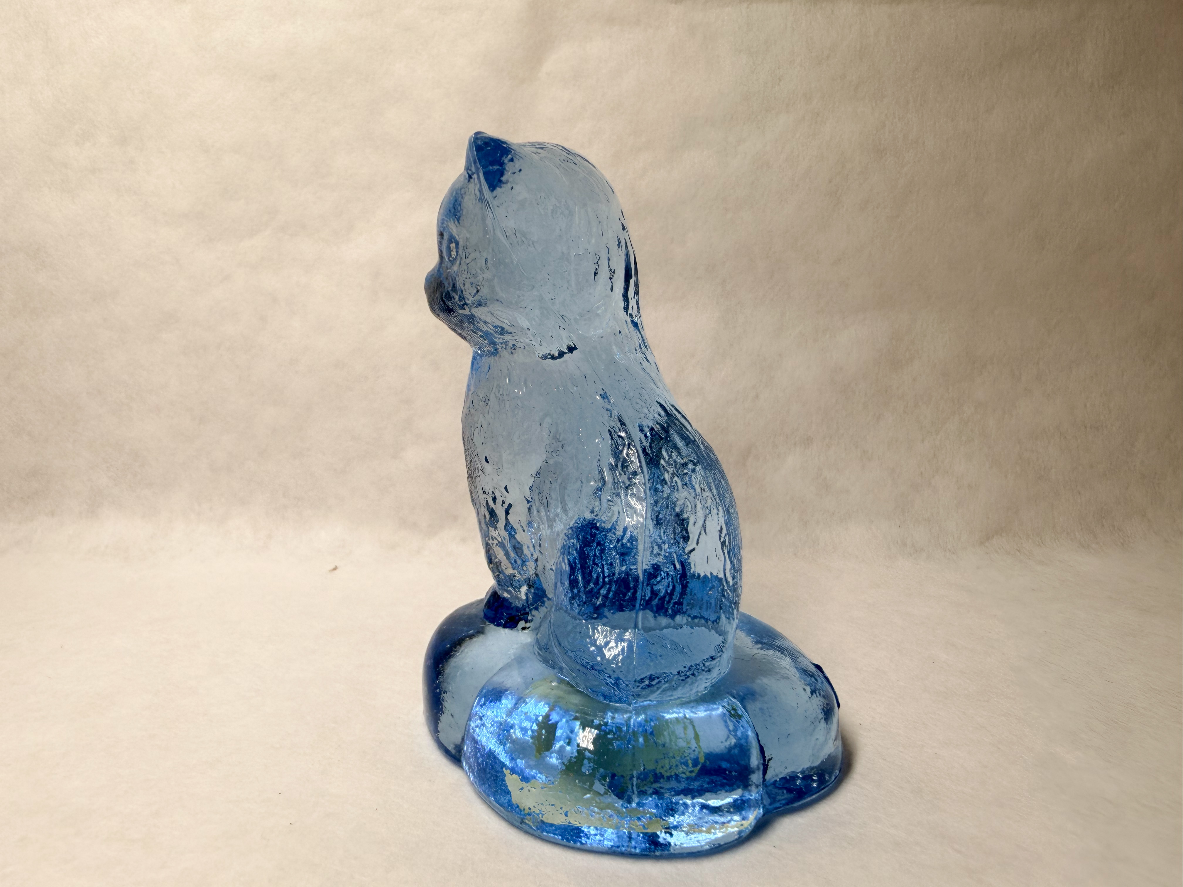 BOYD WILLOW BLUE SITTING KITTEN PILLOW
