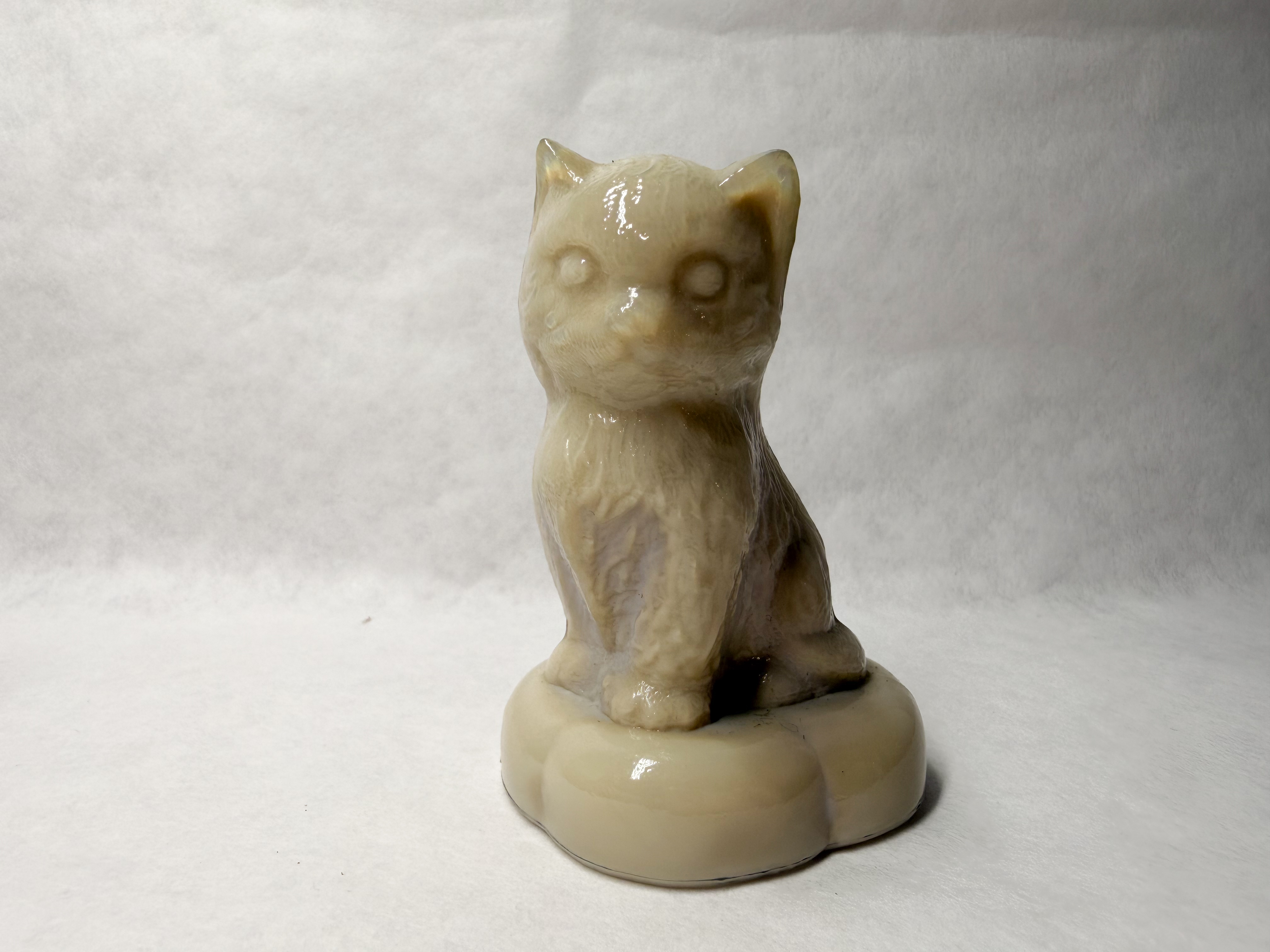 BOYD SANDPIPER SLAG SITTING KITTEN PILLOW GLASS