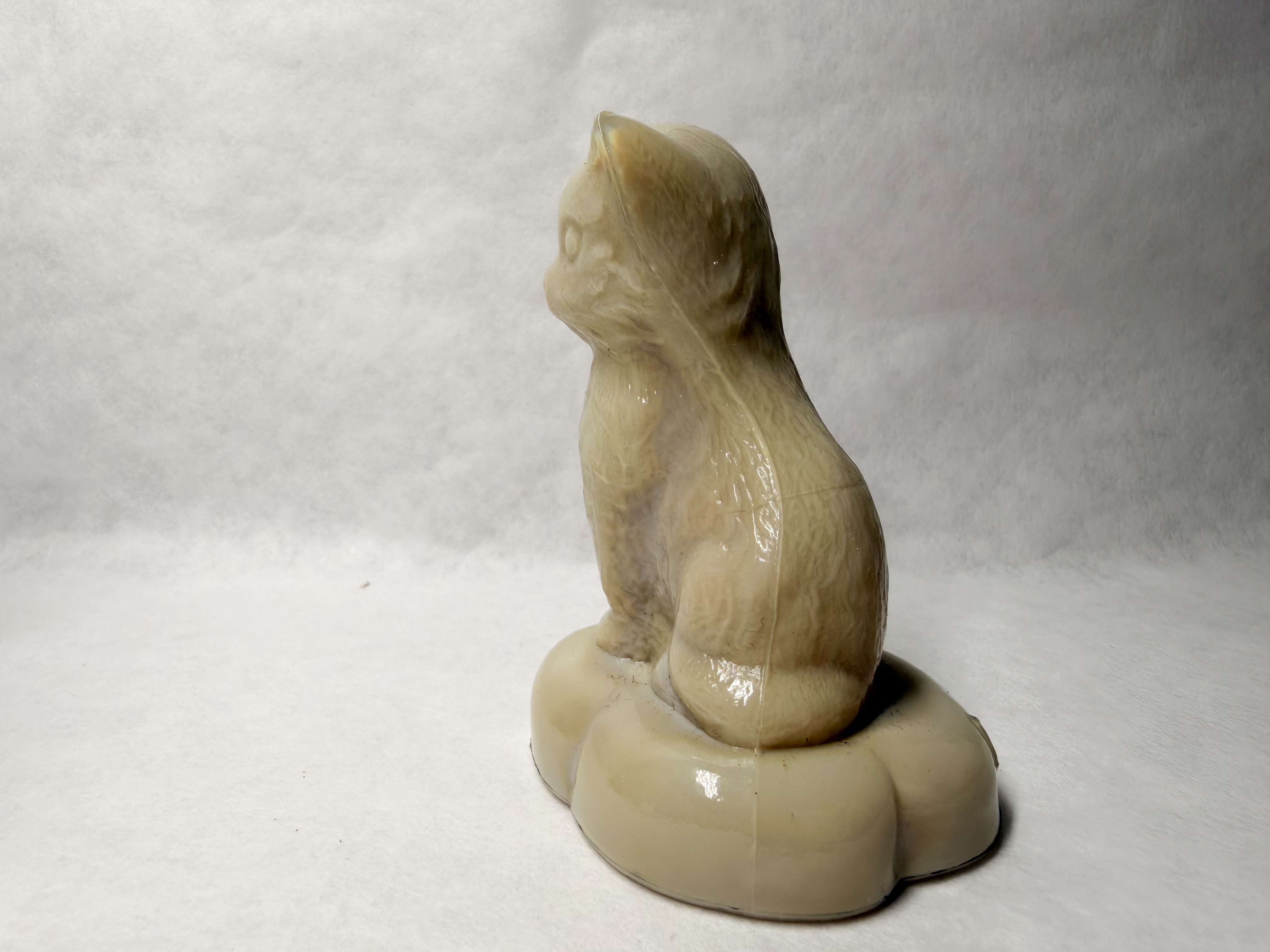 BOYD SANDPIPER SLAG SITTING KITTEN PILLOW GLASS