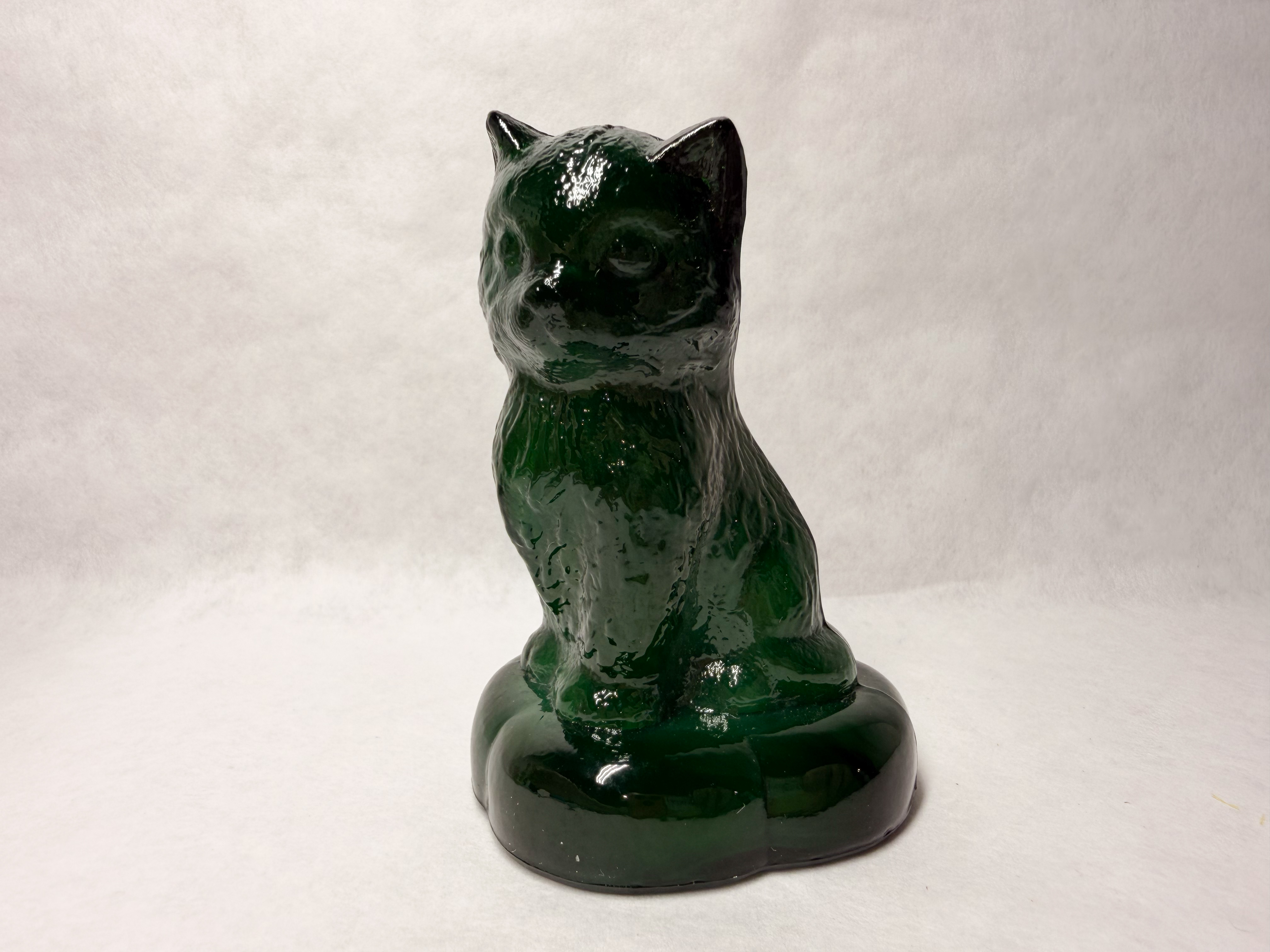 BOYD GREEN GLASS SITTING KITTEN PILLOW 1978-1983