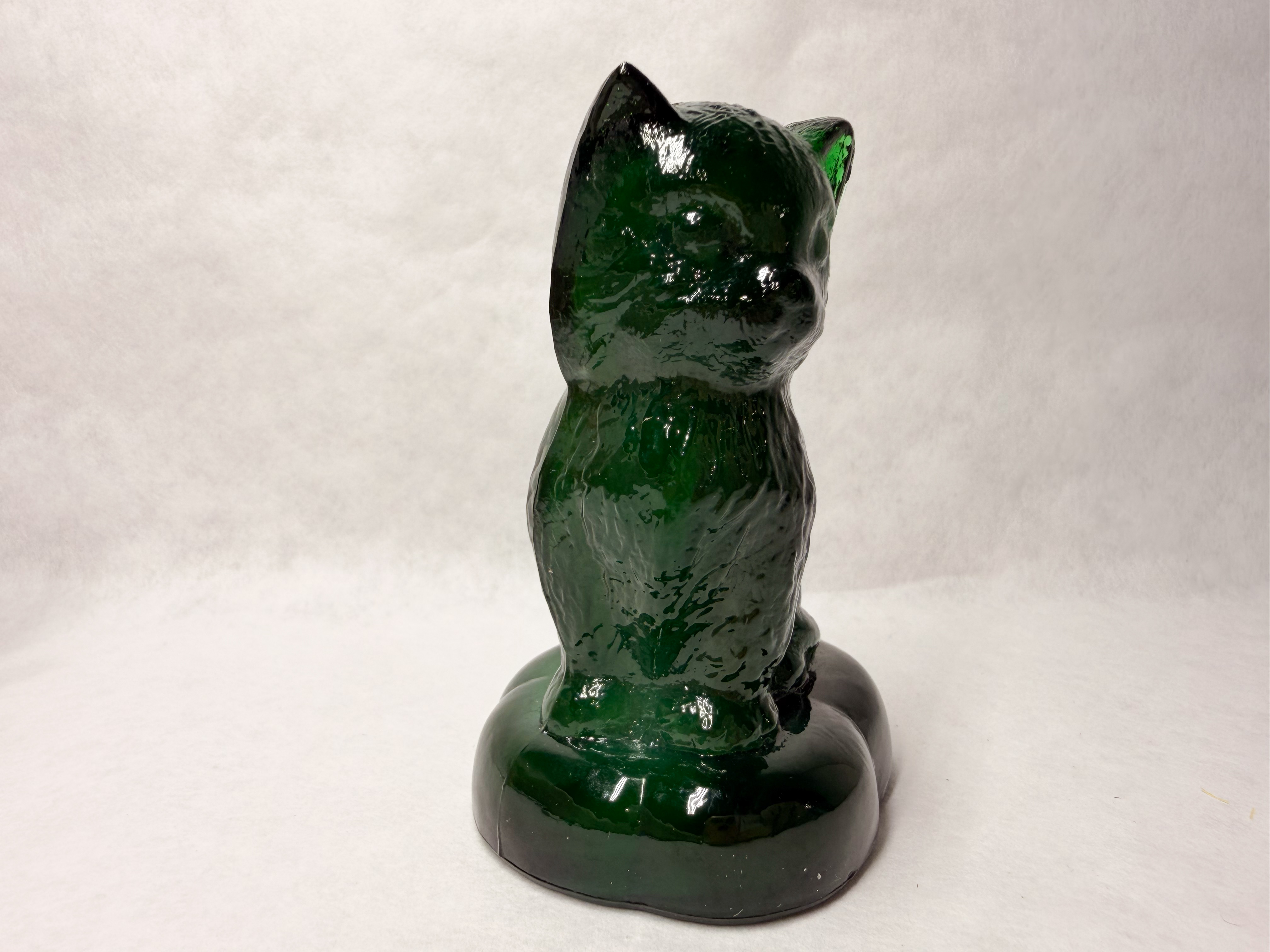 BOYD GREEN GLASS SITTING KITTEN PILLOW 1978-1983