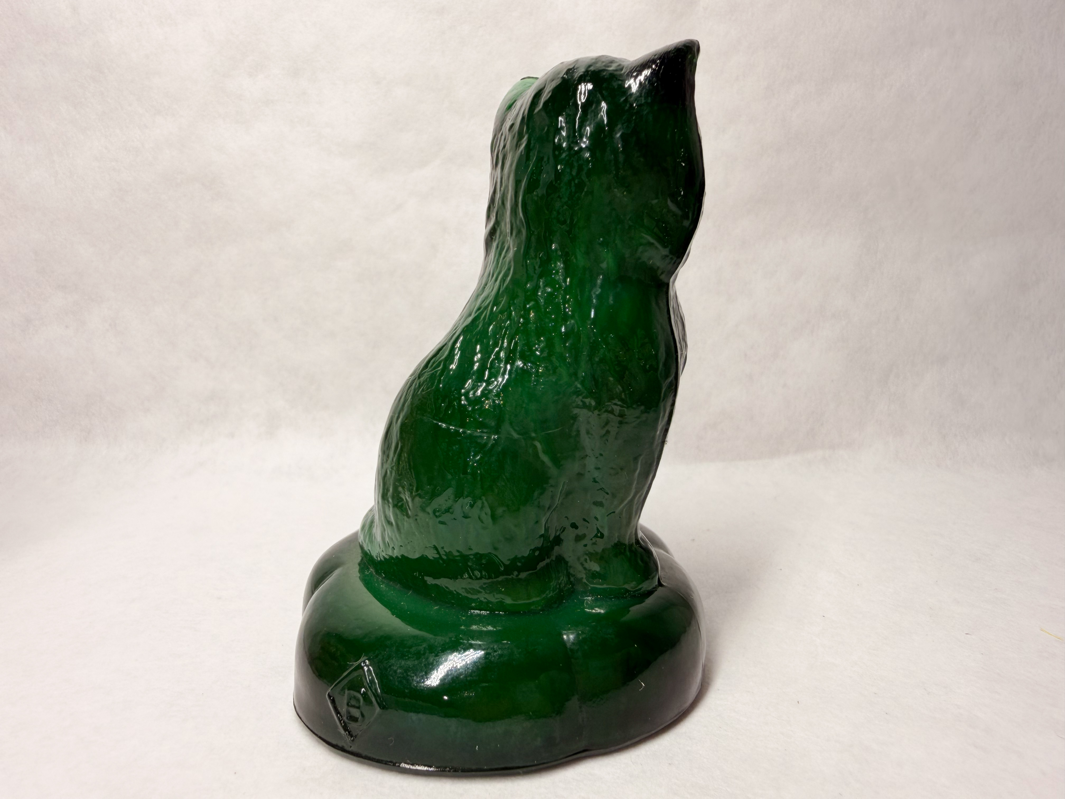 BOYD GREEN GLASS SITTING KITTEN PILLOW 1978-1983