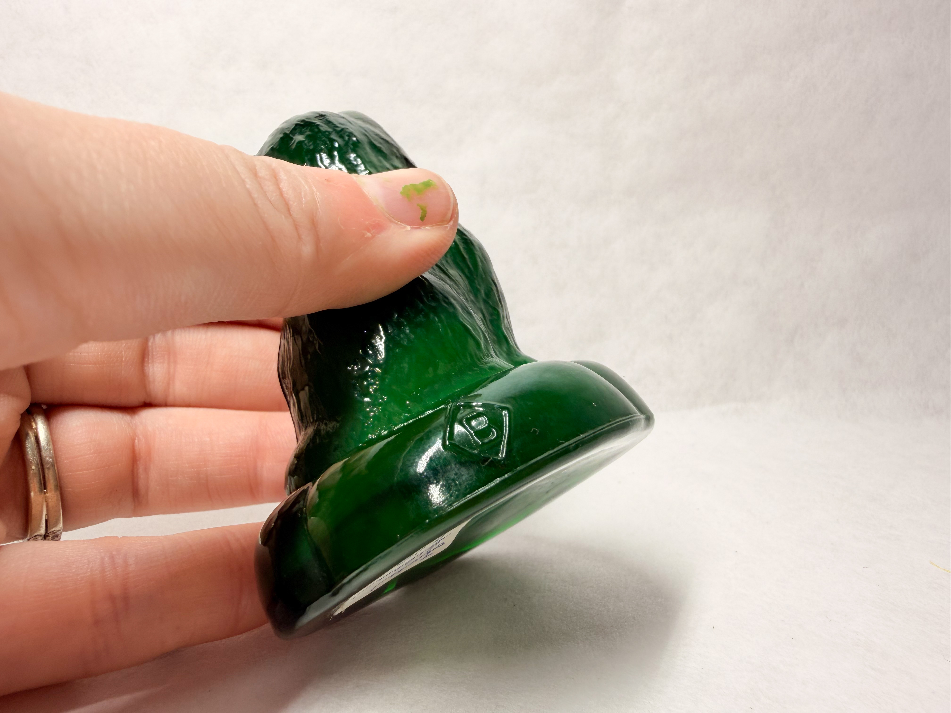 BOYD GREEN GLASS SITTING KITTEN PILLOW 1978-1983