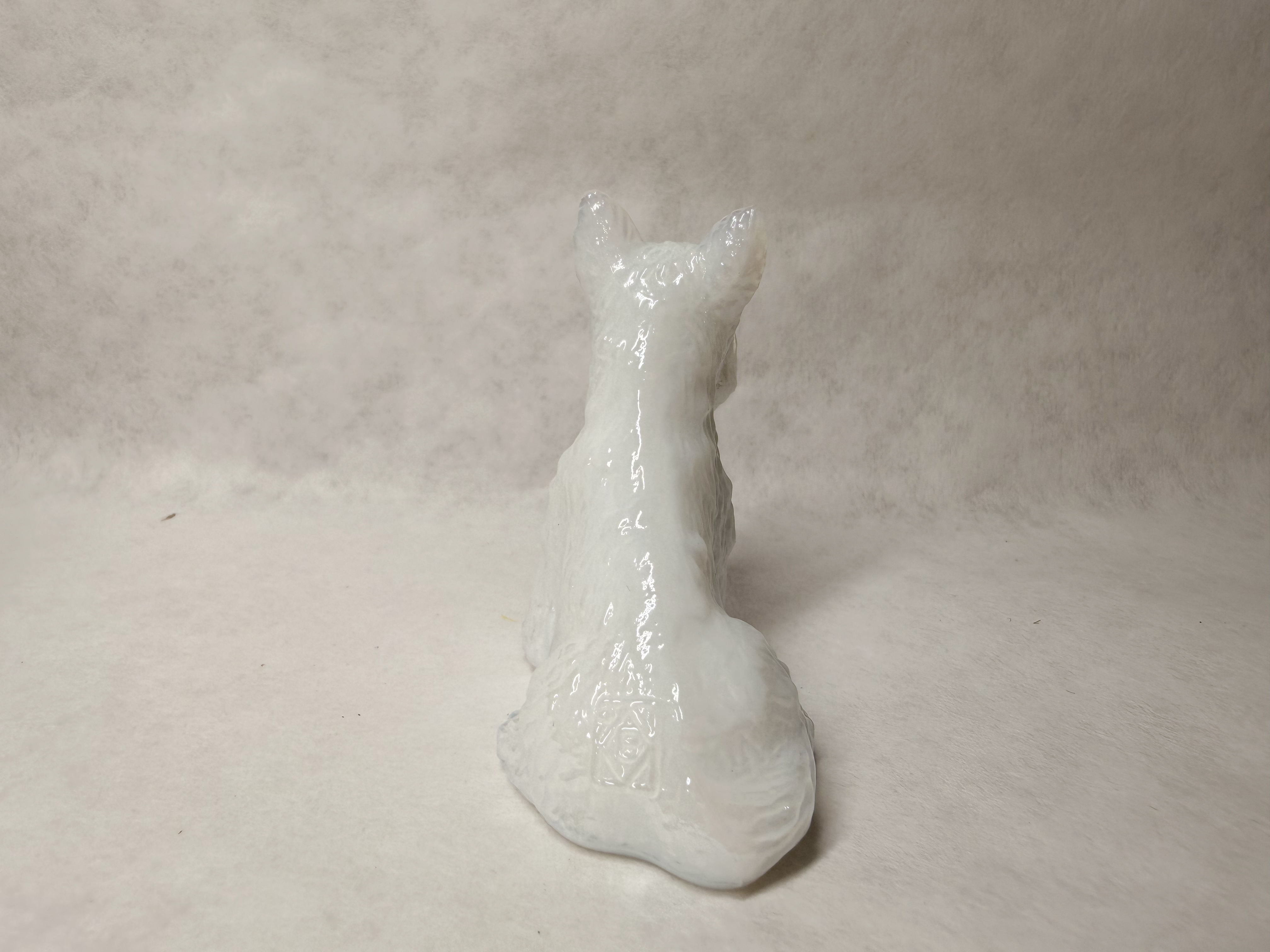 BOYD IRIDESCENT MILK GLASS SCOTTIE, 1970