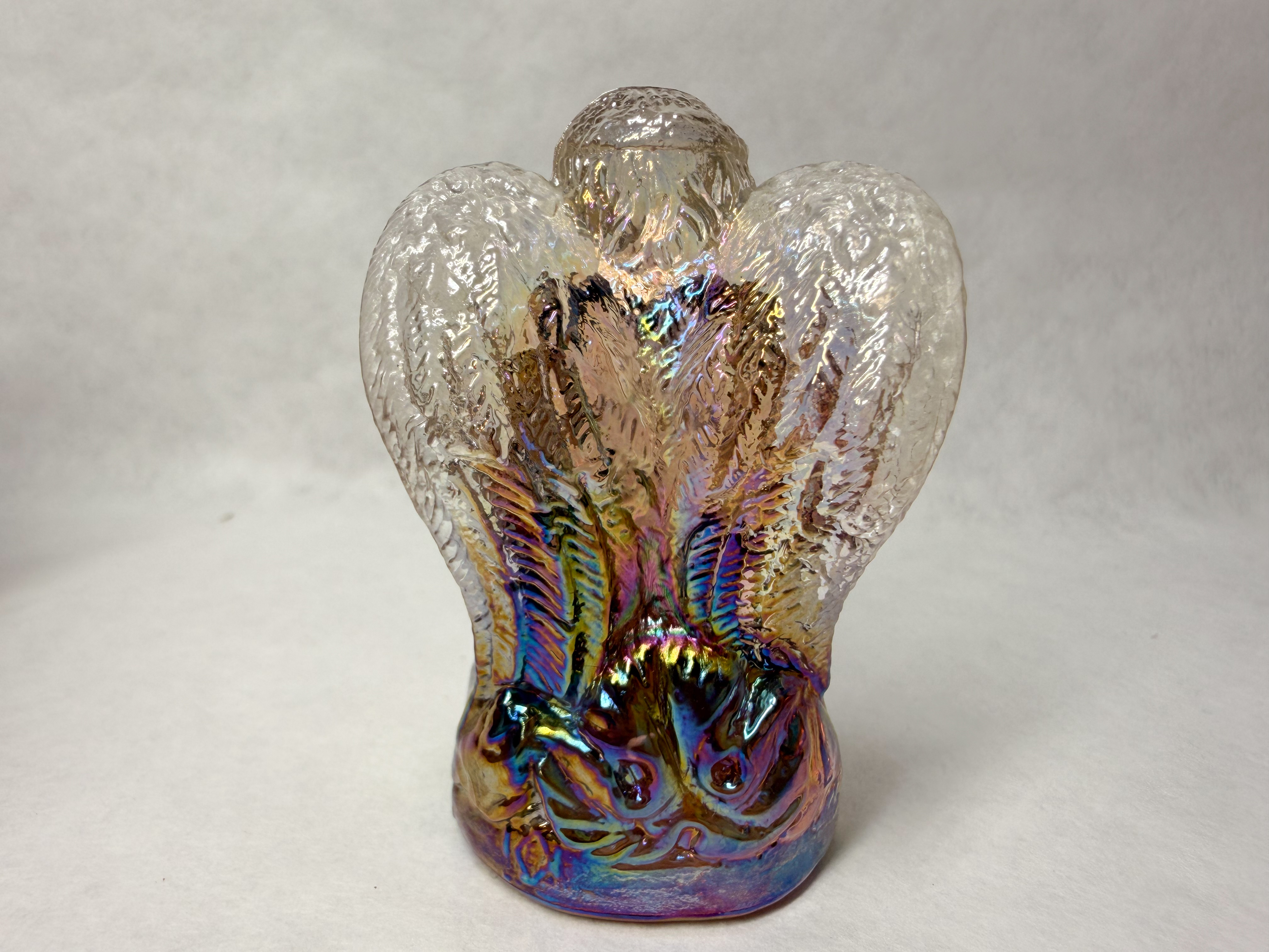 BOYD IRIDESCENT GLASS KNEELING ANGEL FIGURINE