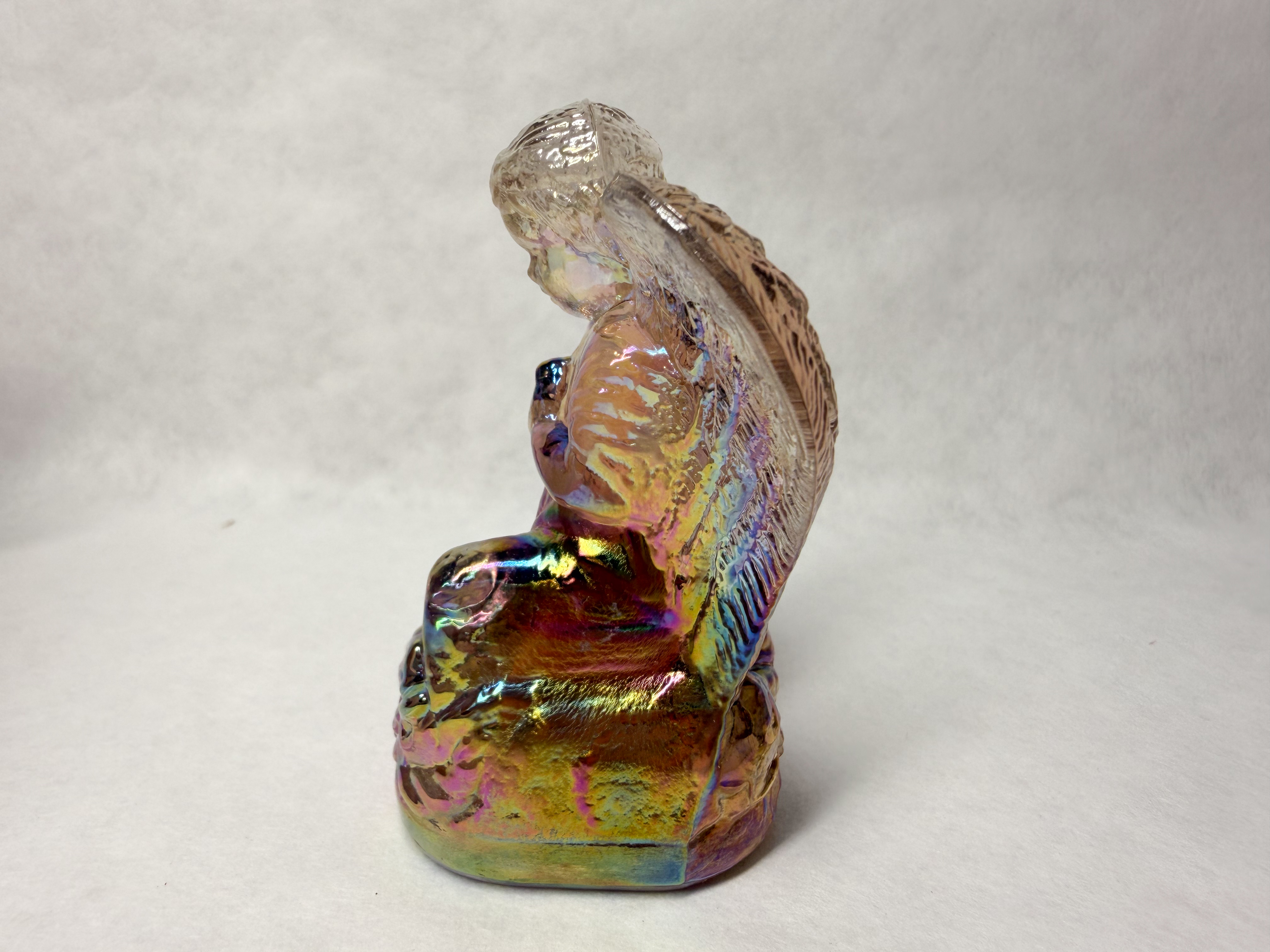 BOYD IRIDESCENT GLASS KNEELING ANGEL FIGURINE