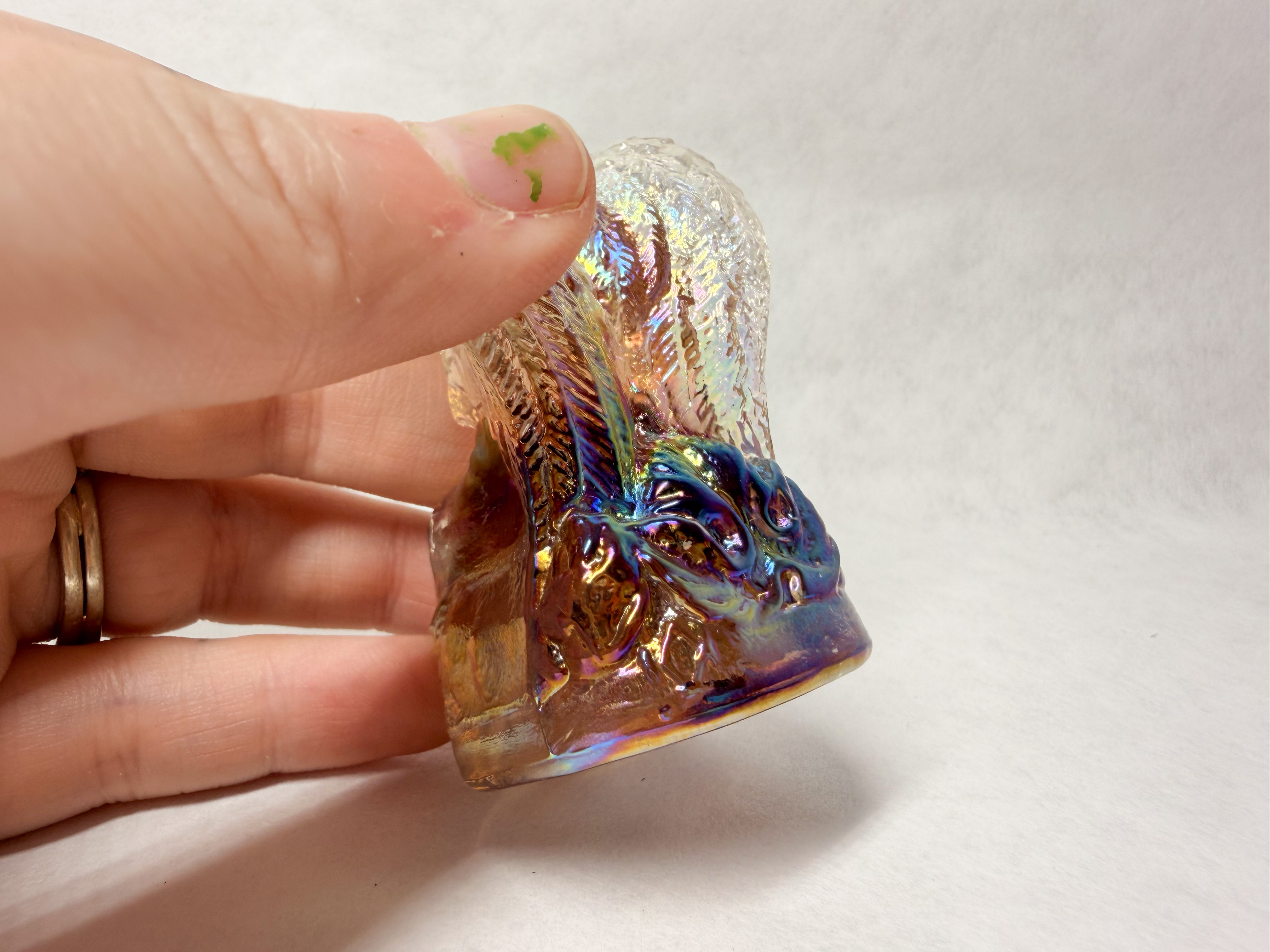BOYD IRIDESCENT GLASS KNEELING ANGEL FIGURINE
