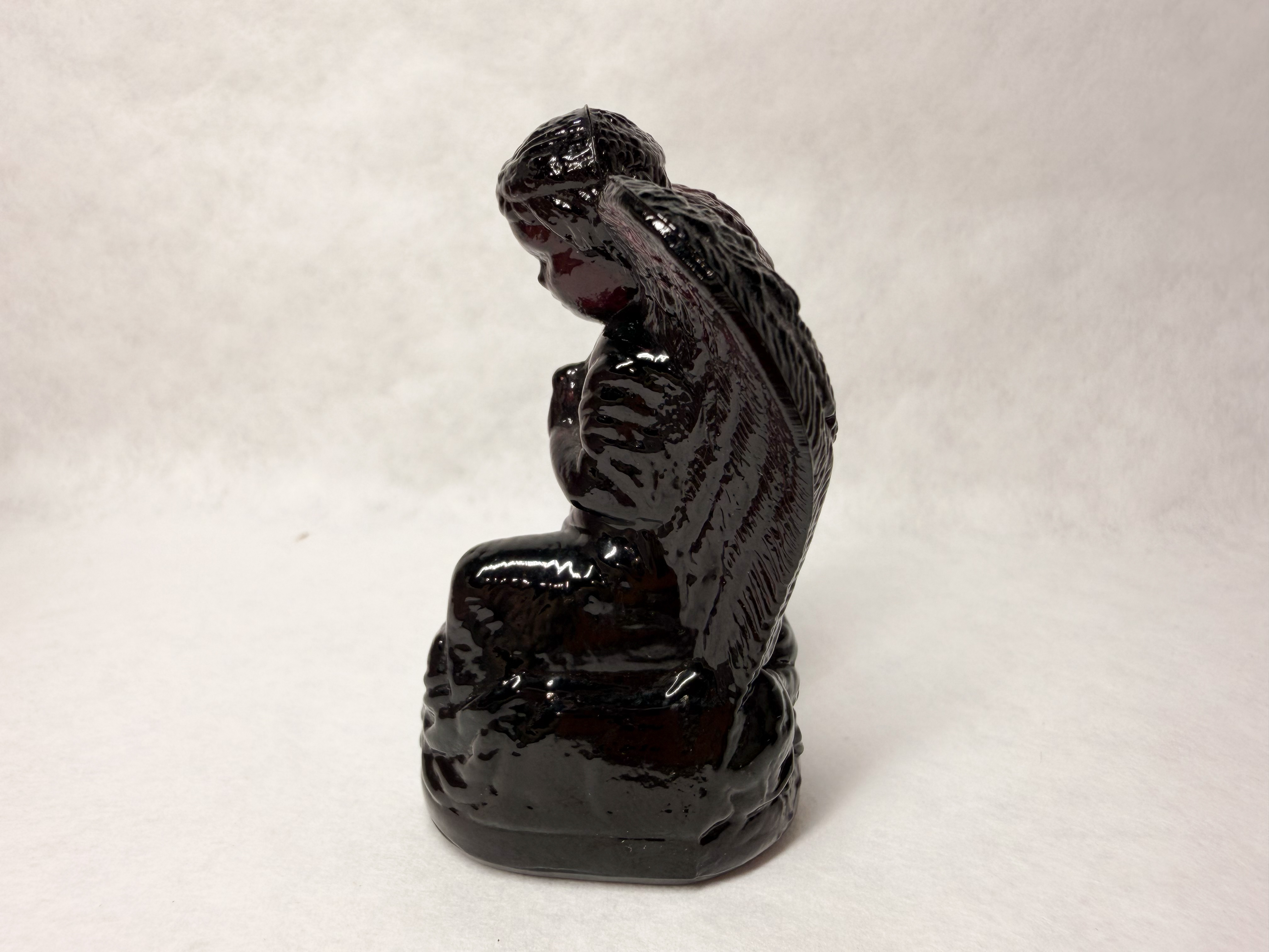 BOYD ART GLASS PRAYING ANGEL PURPLE, 1980S