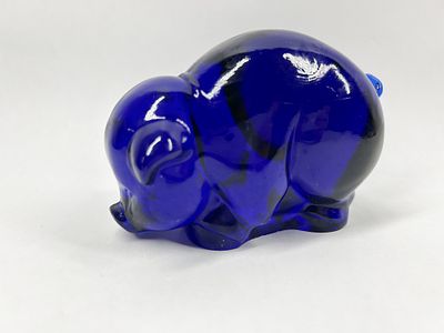 HEISEY BY IMPERIAL ULTRA COBALT BLUE MAMA SOW. A molded cobalt blue glass figurine of a pig in a 