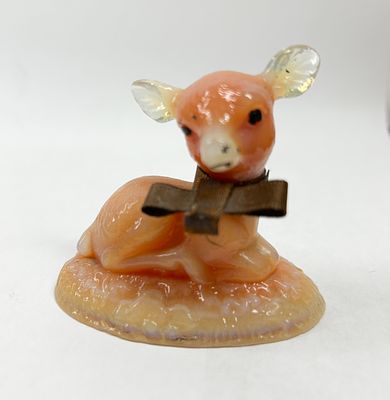 BOYD PEACH BINGO DEER. Molded slag glass figurine of a reclining fawn featuring peach and cream 