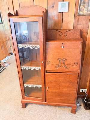 AMERICAN OAK SIDE-BY-SIDE SECRETARY, CIRCA 1900. An American oak side-by-side secretary bookcase 