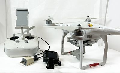DJI PHANTOM 3 DRONE, REMOTE & GO PRO. BOX INCLUDED HAS BEEN USED