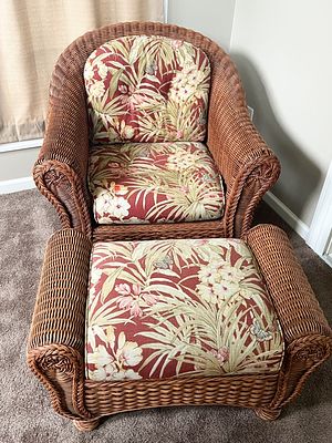 WICKER CHAIR AND OTTOMAN SET. LIKE NEW