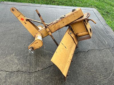 WOODS 5FT BLADE ATTACHMENT. THREE POINT HOOK UP MODEL RB601