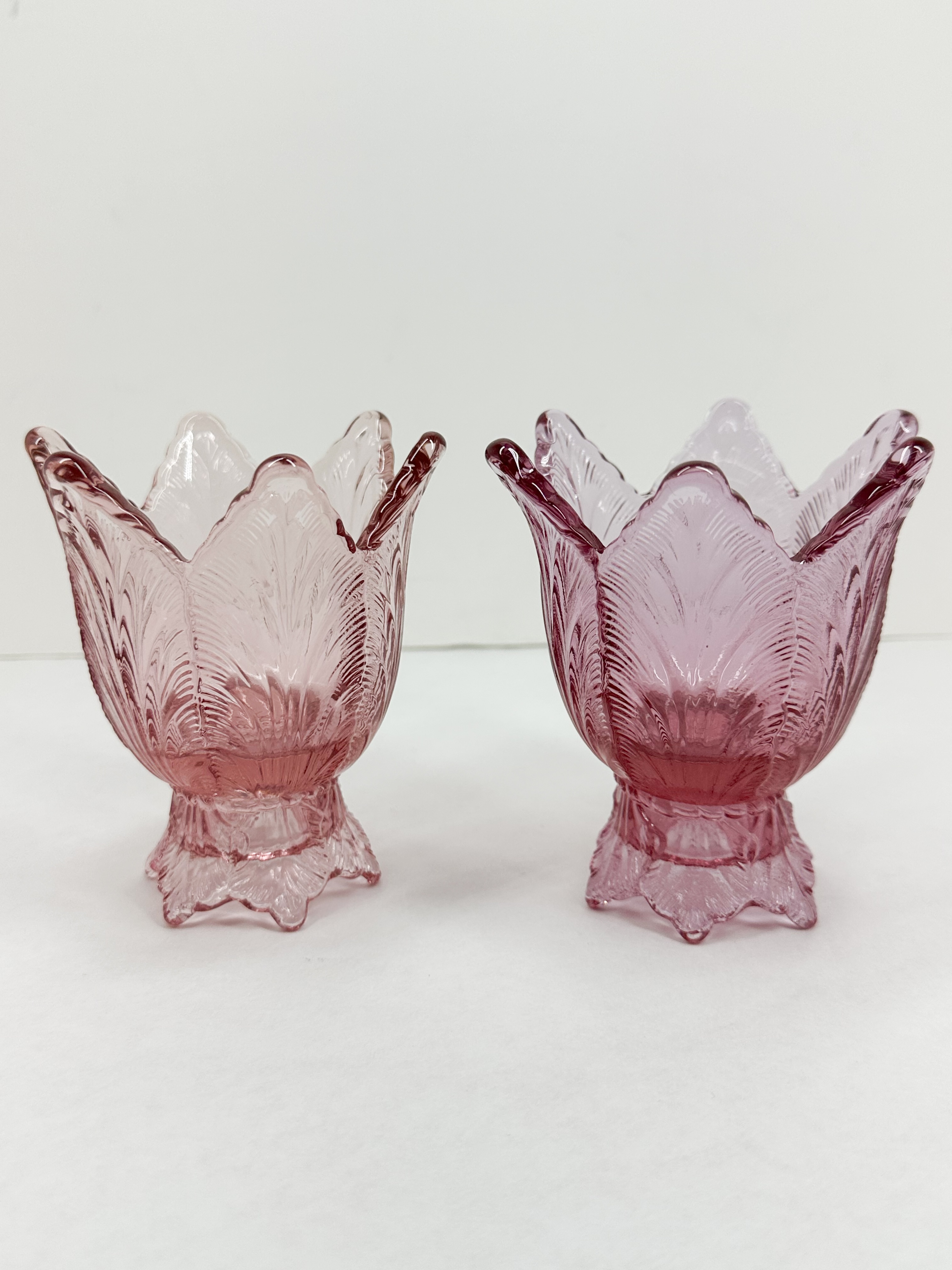 FENTON PINK GLASS SLIPPER AND TULIPS, 1990S