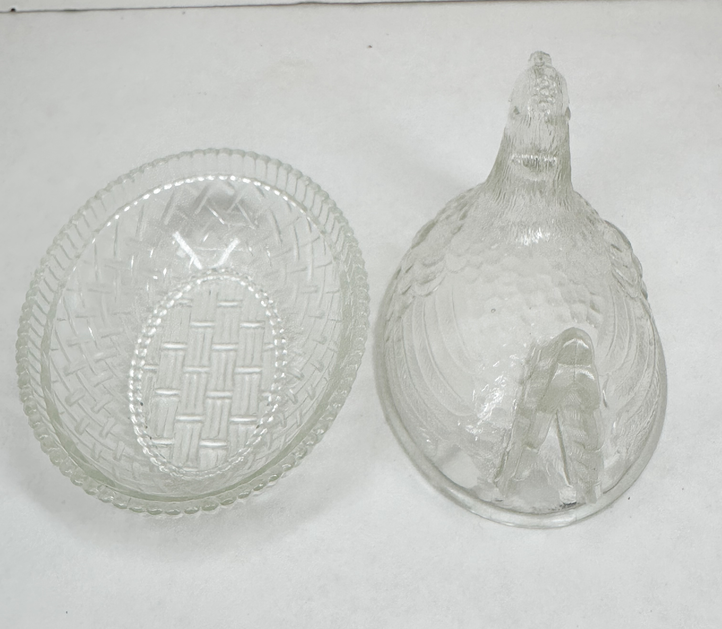 VINTAGE CLEAR GLASS HEN ON NEST