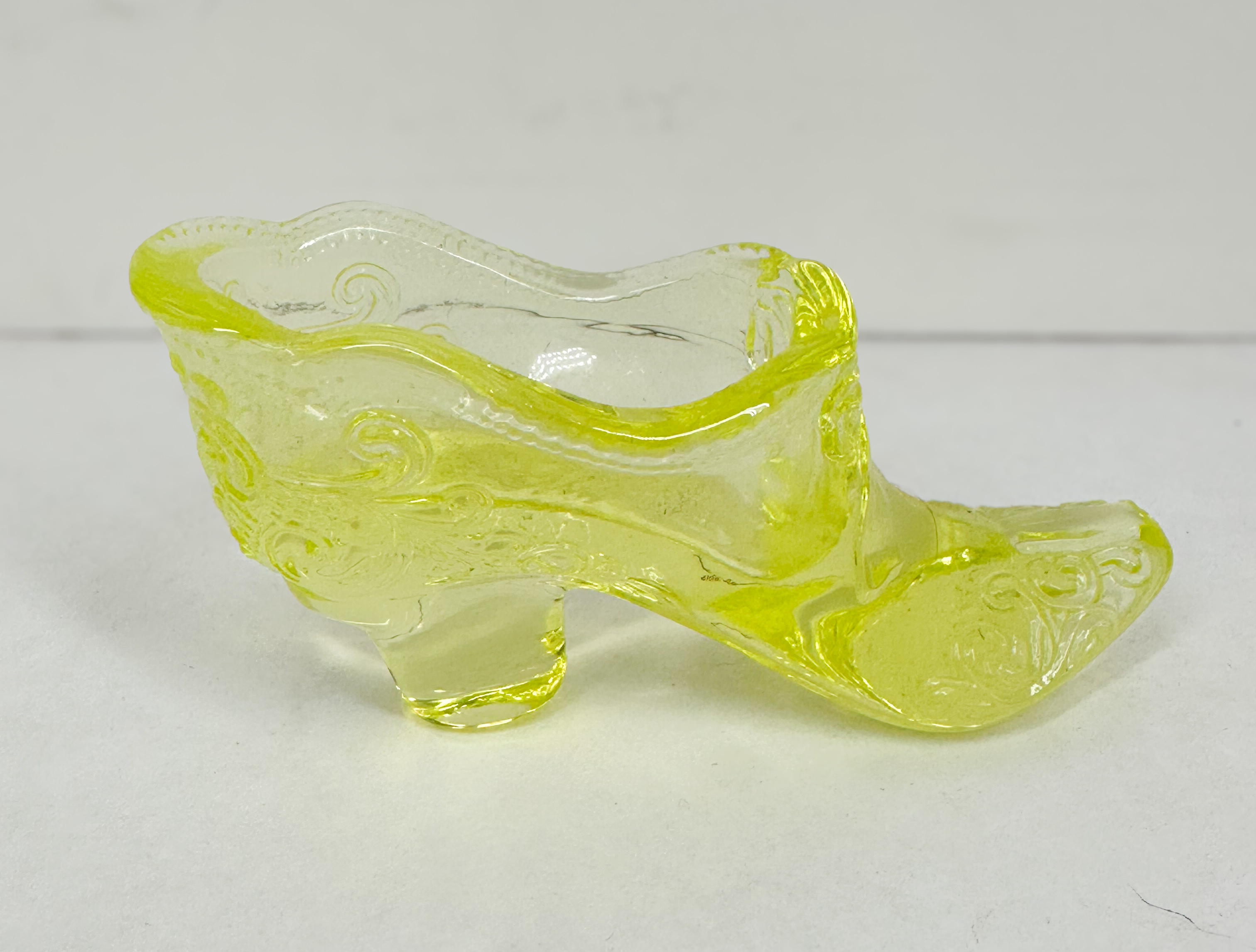 VASELINE GLASS VICTORIAN STYLE SLIPPER