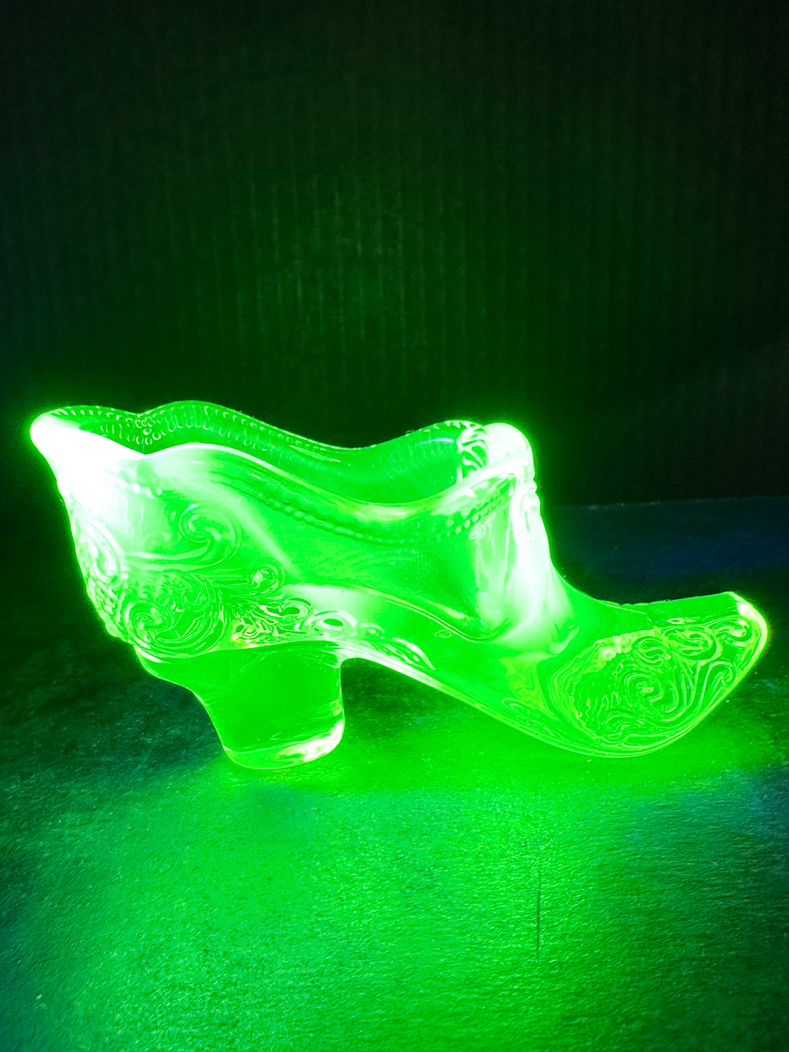 VASELINE GLASS VICTORIAN STYLE SLIPPER
