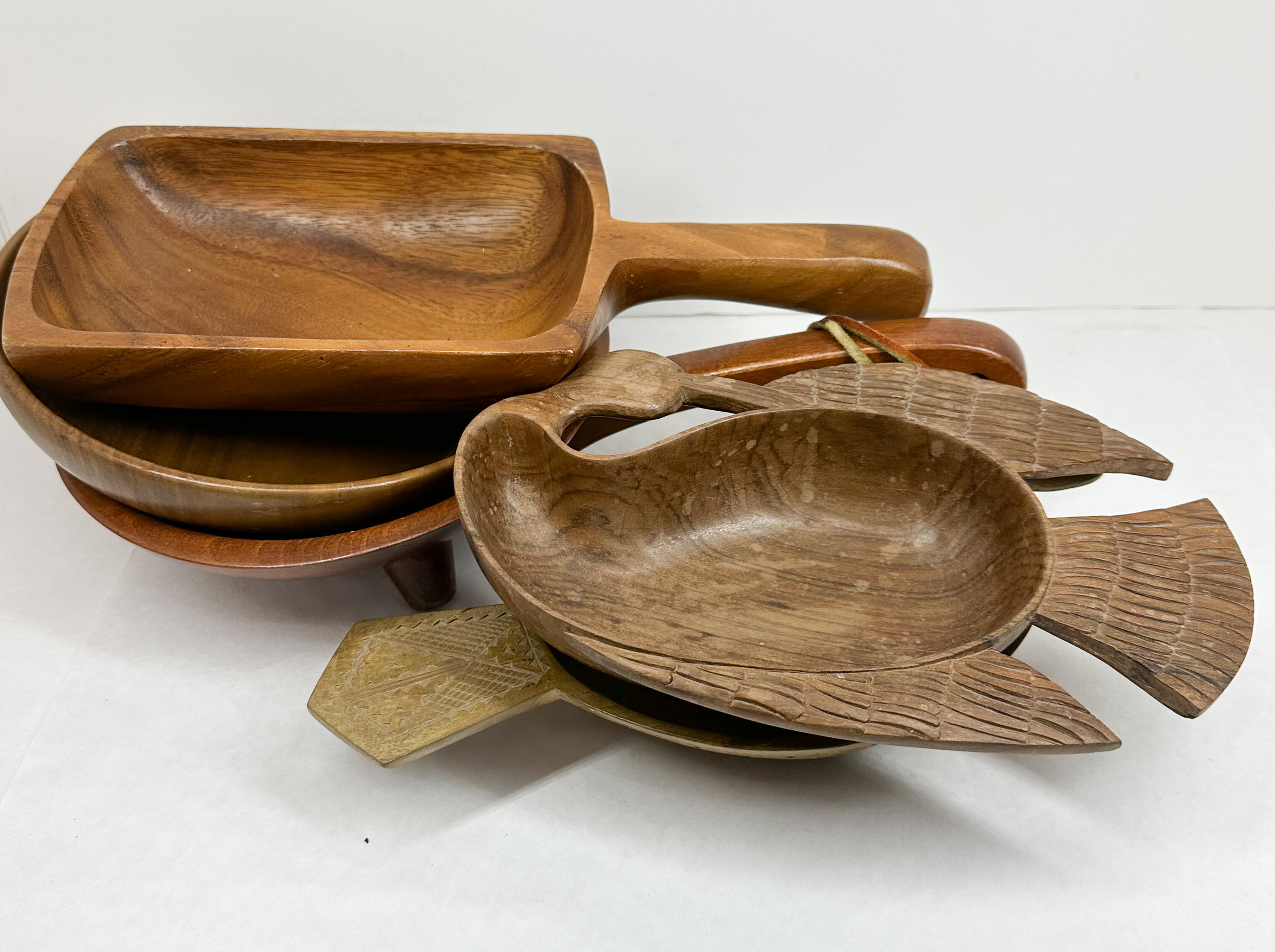 MUNISING AND DOLPHIN WOODEN SERVING PIECES