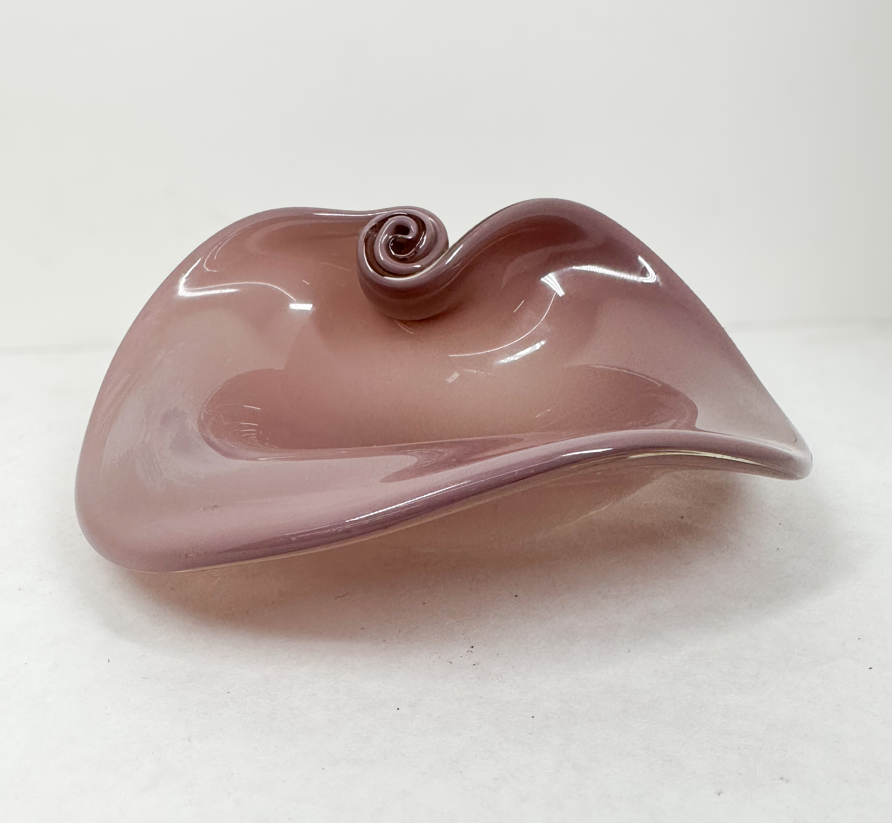 MID-CENTURY MAUVE ART GLASS BOWL