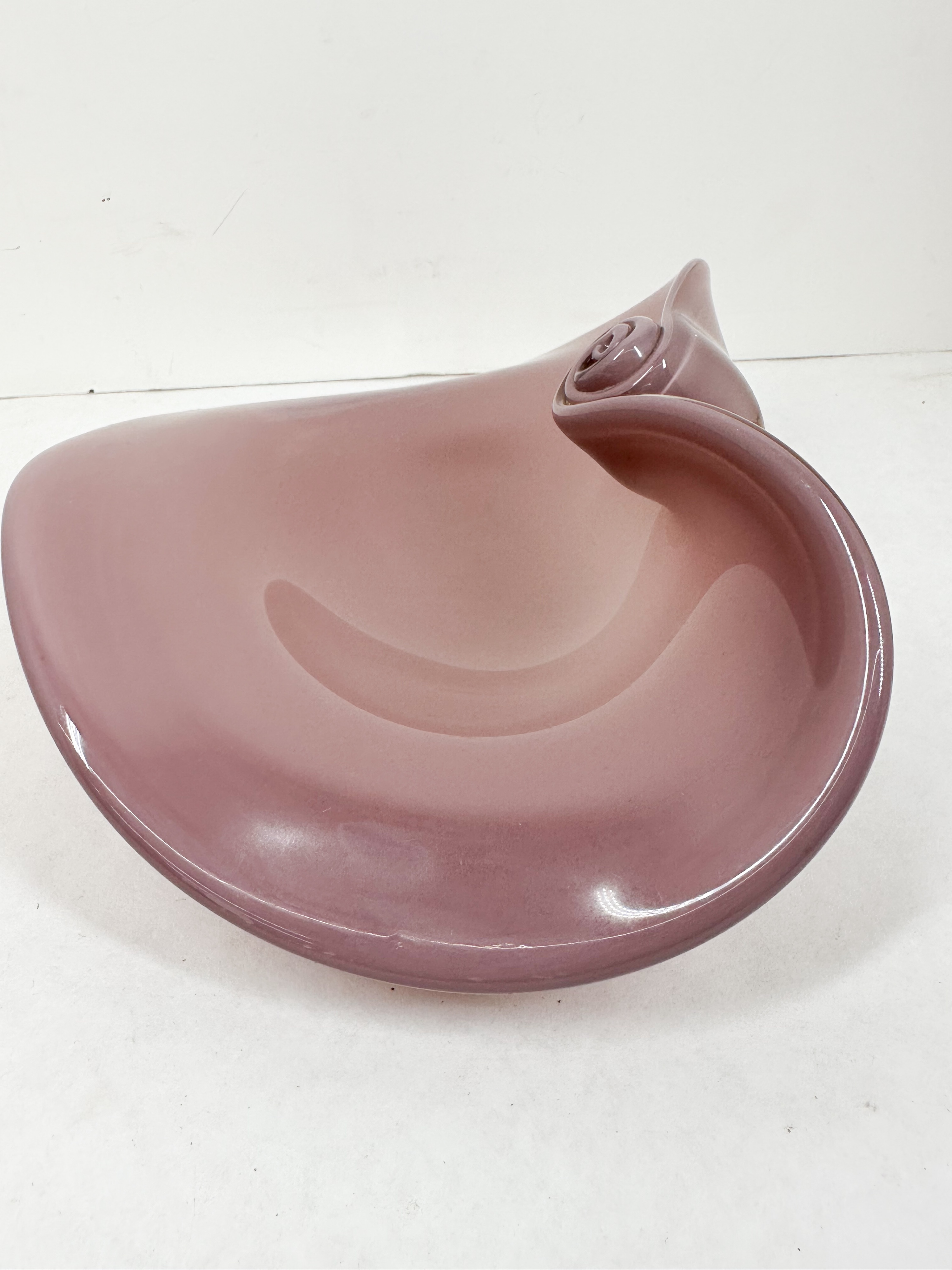 MID-CENTURY MAUVE ART GLASS BOWL