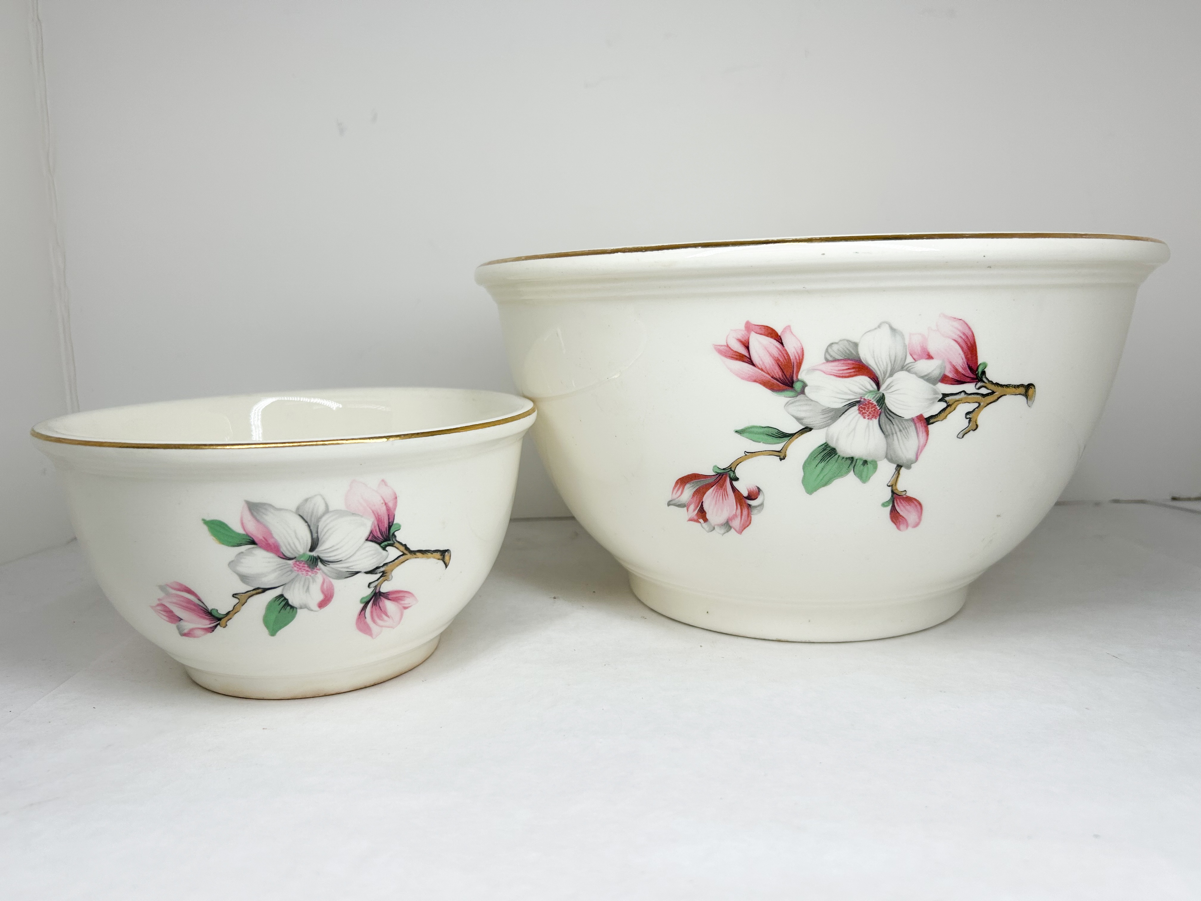 HOMER LAUGHLIN MAGNOLIA MIXING BOWLS, 1960