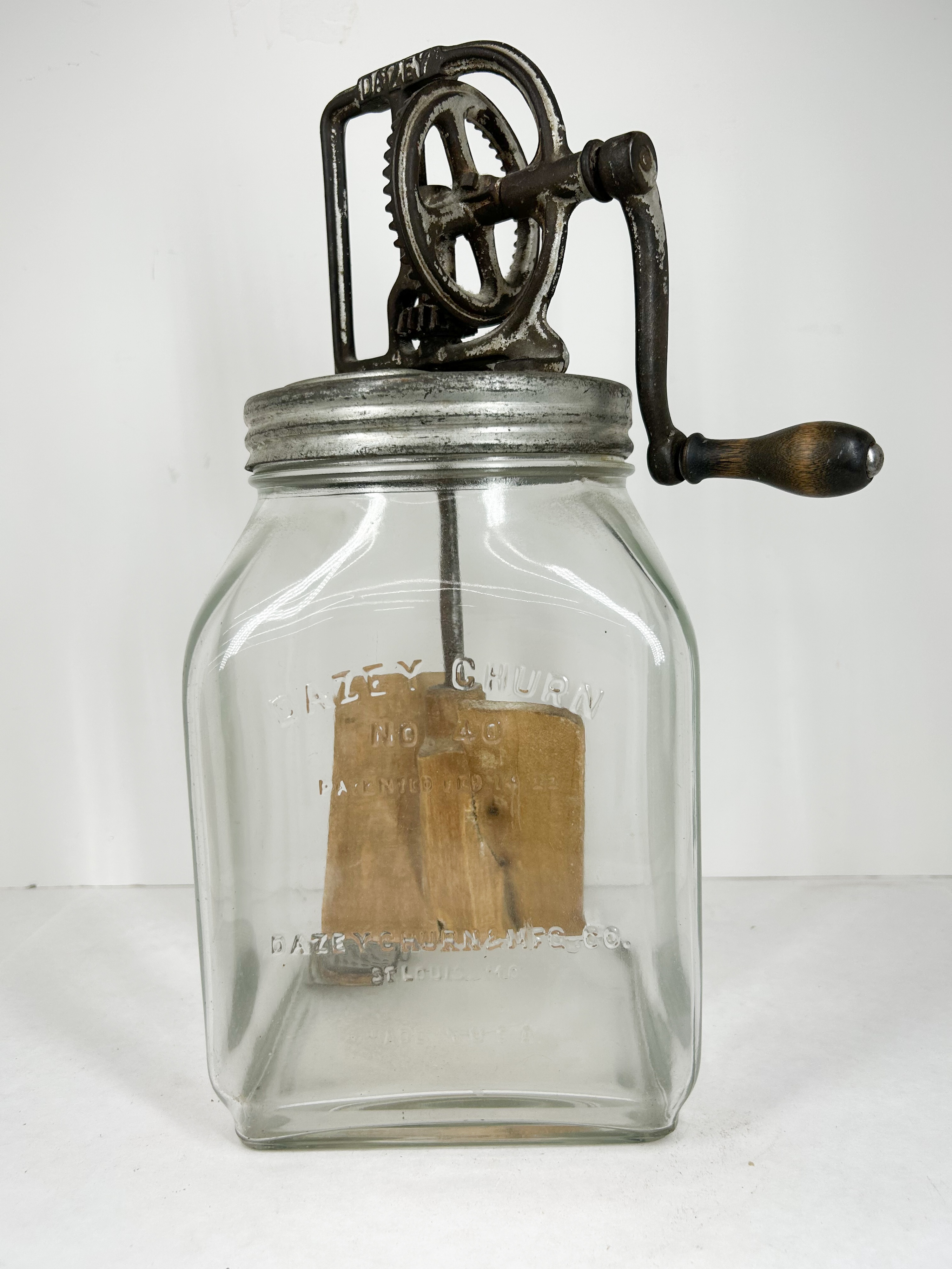 DAZEY NO 40 GLASS CHURN