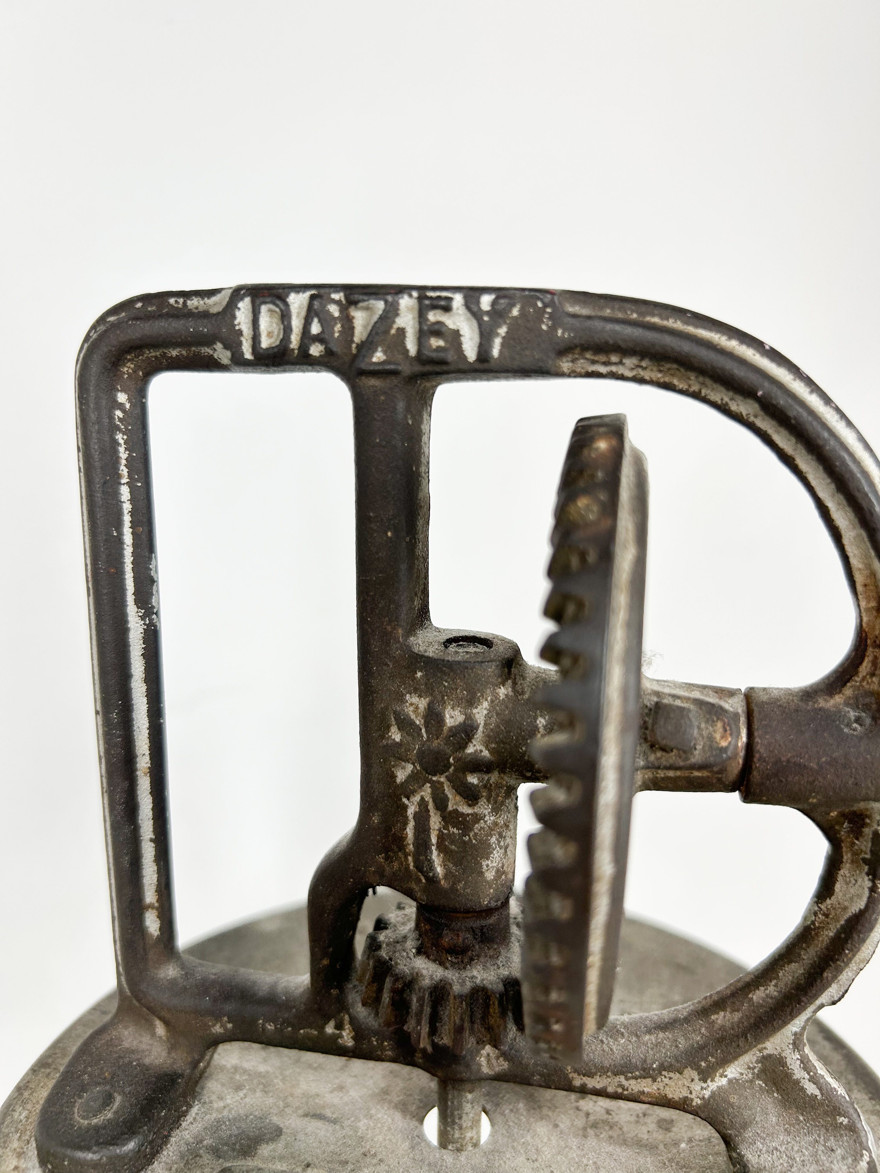 DAZEY NO 40 GLASS CHURN