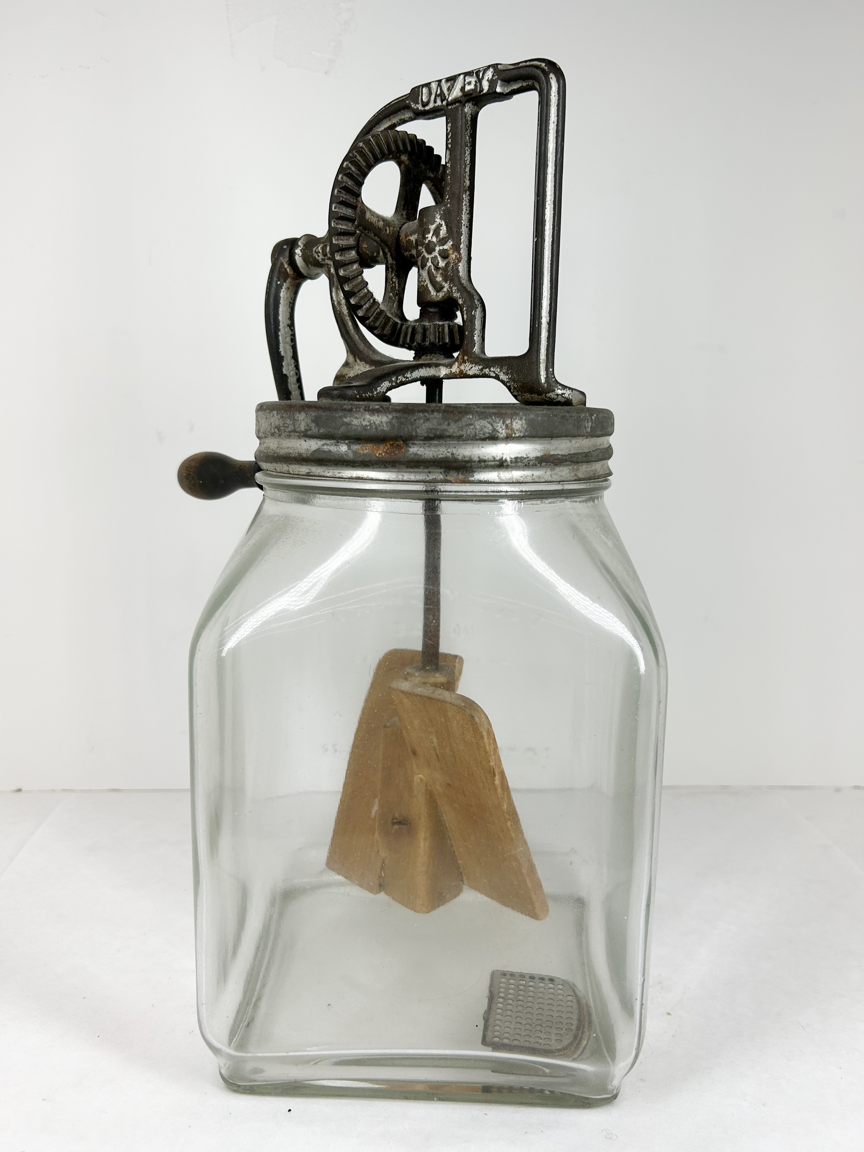 DAZEY NO 40 GLASS CHURN
