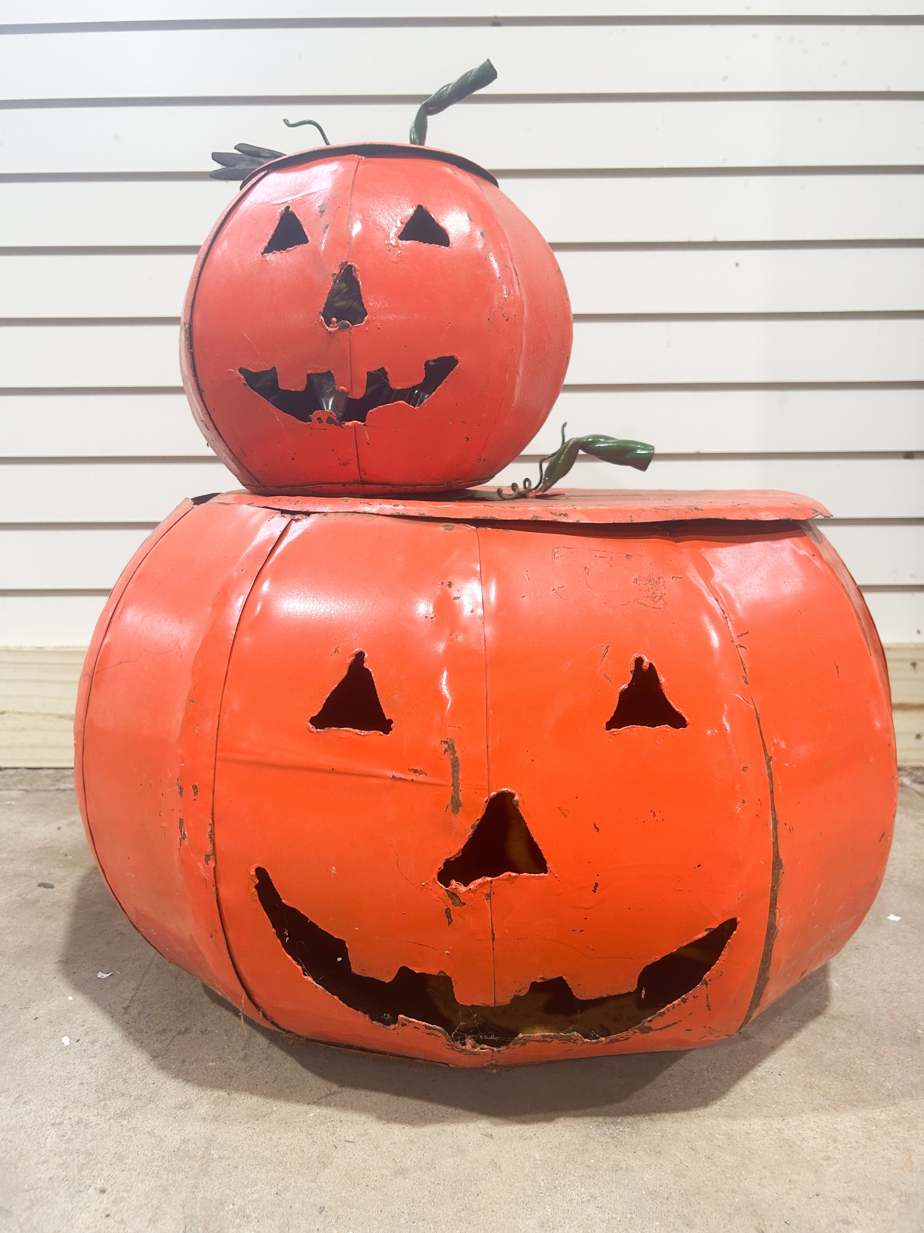 PAIR OF STACKED METAL JACK-O-LANTERNS