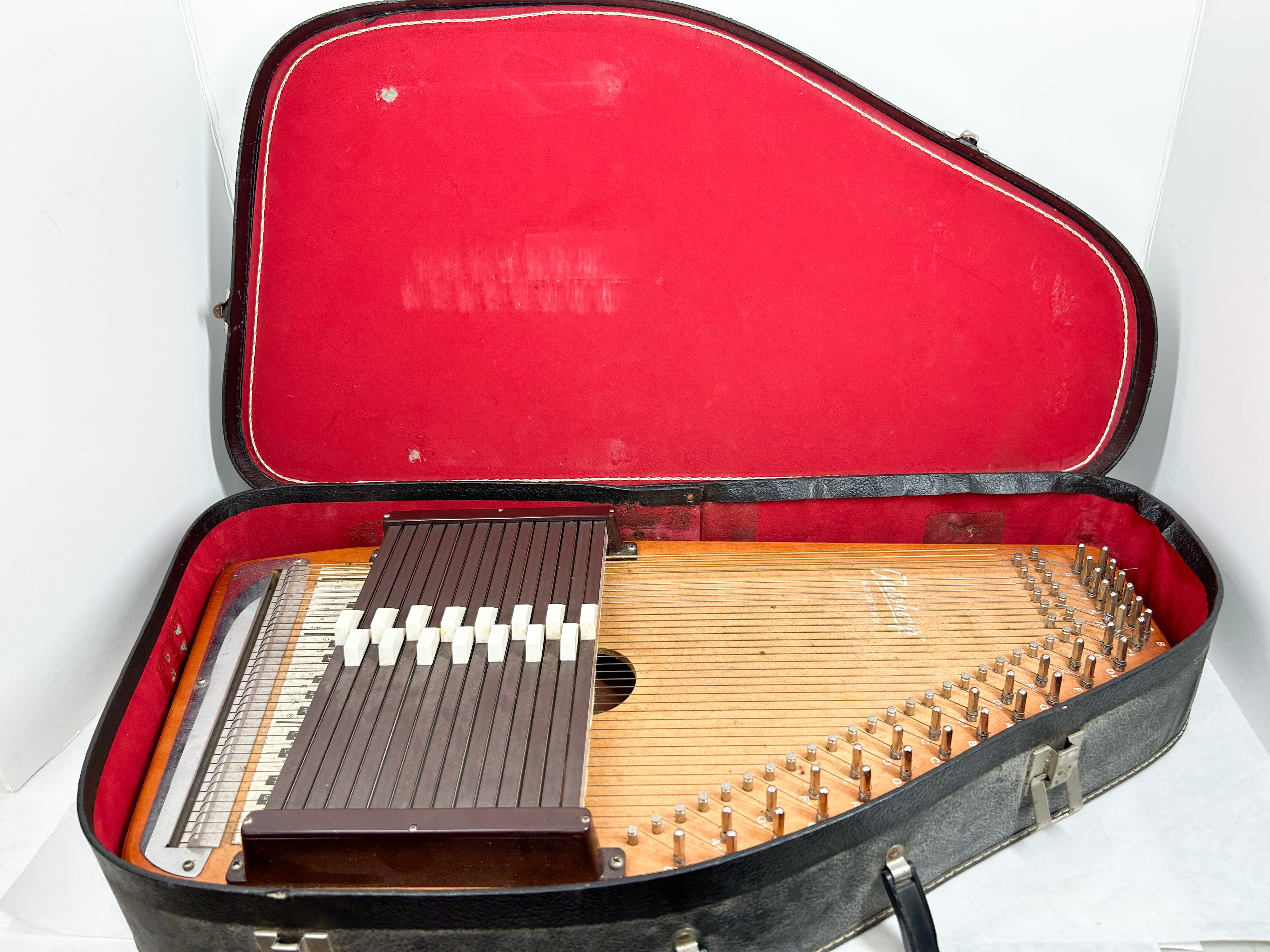 OSCAR SCHMIDT 15-CHORD WOODEN AUTOHARP