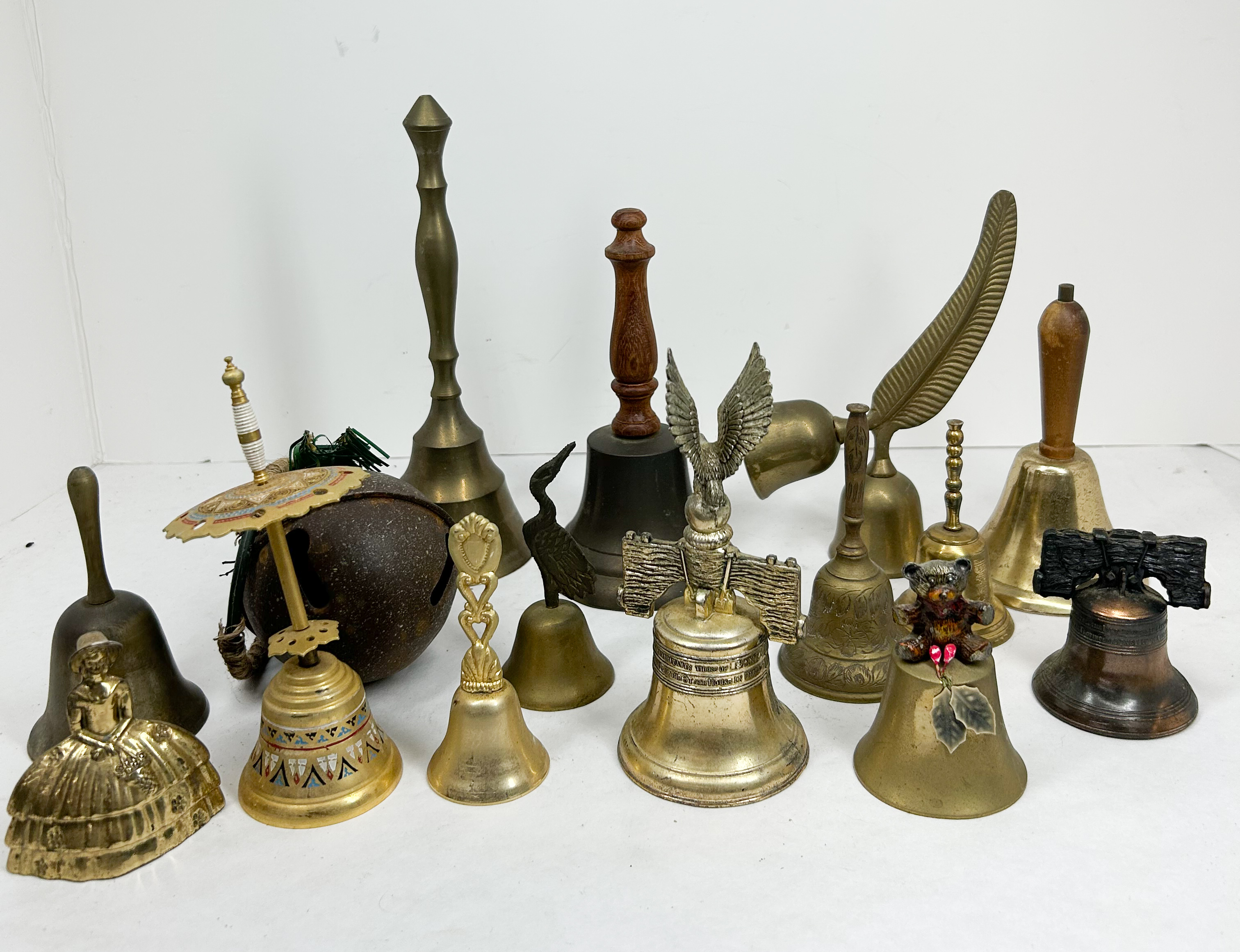 FIFTEEN VINTAGE ASSORTED METAL/BRASS BELLS