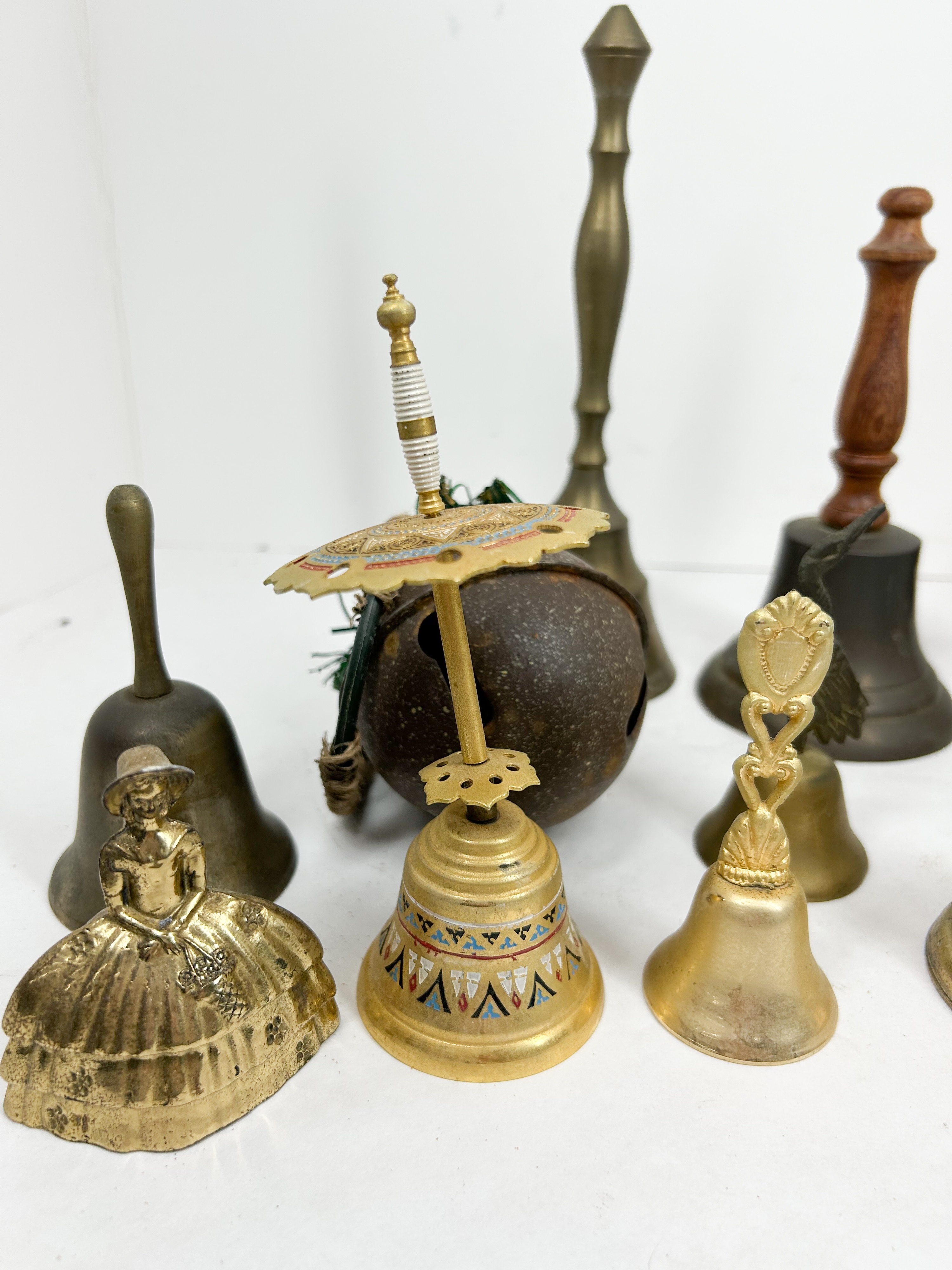FIFTEEN VINTAGE ASSORTED METAL/BRASS BELLS
