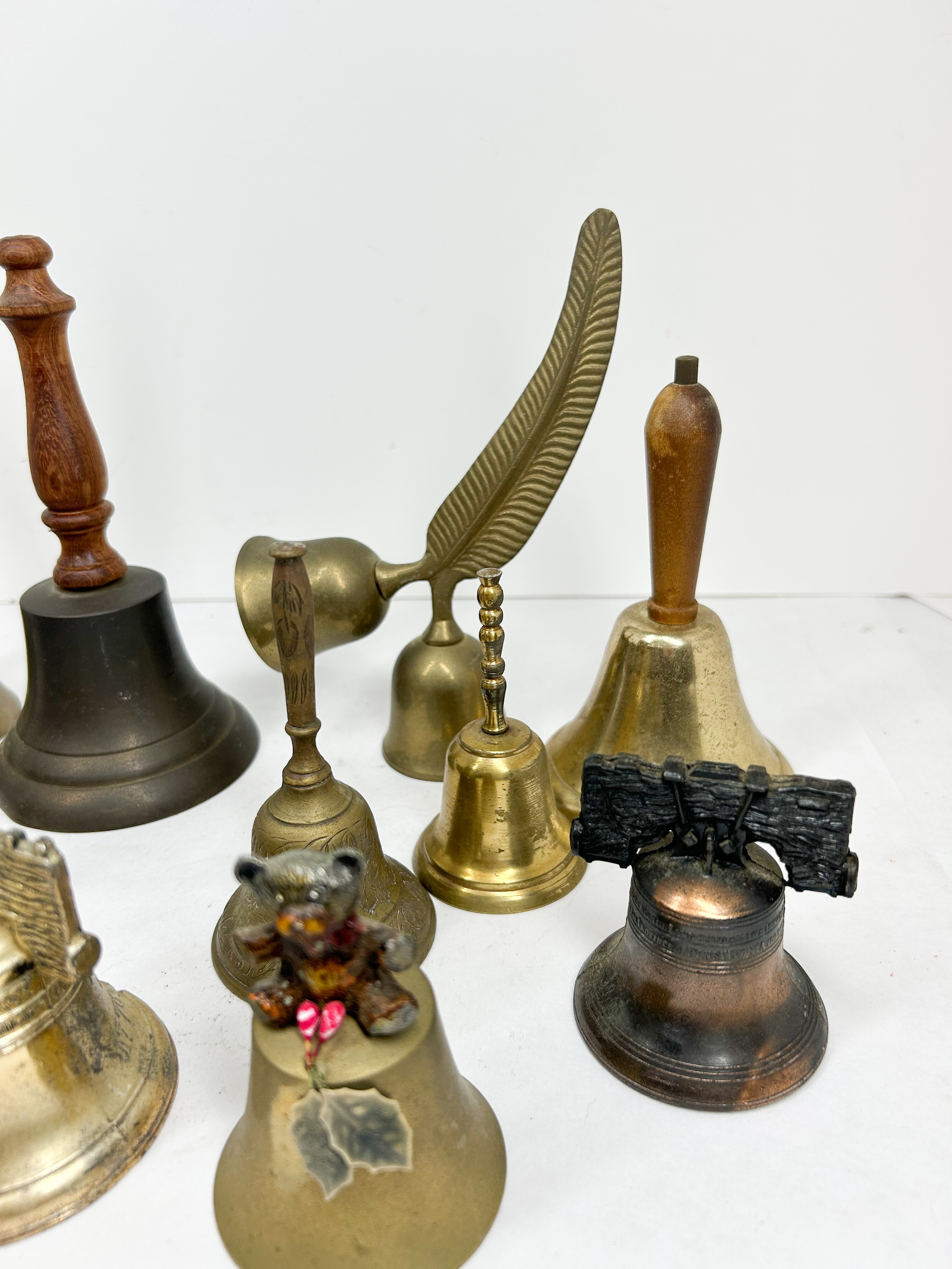 FIFTEEN VINTAGE ASSORTED METAL/BRASS BELLS