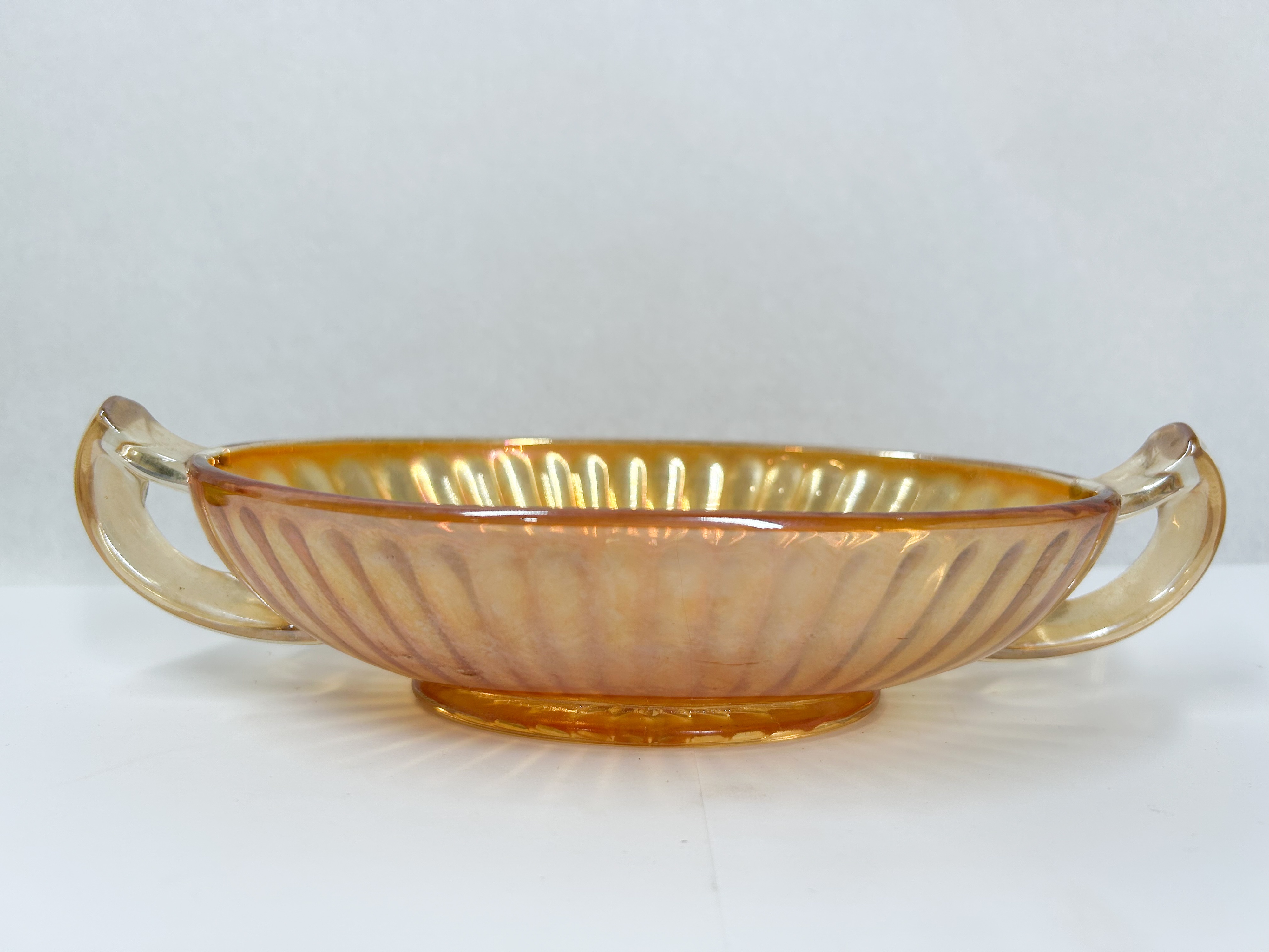 ASSORTMENT OF DECORATIVE GLASS AND CERAMICS
