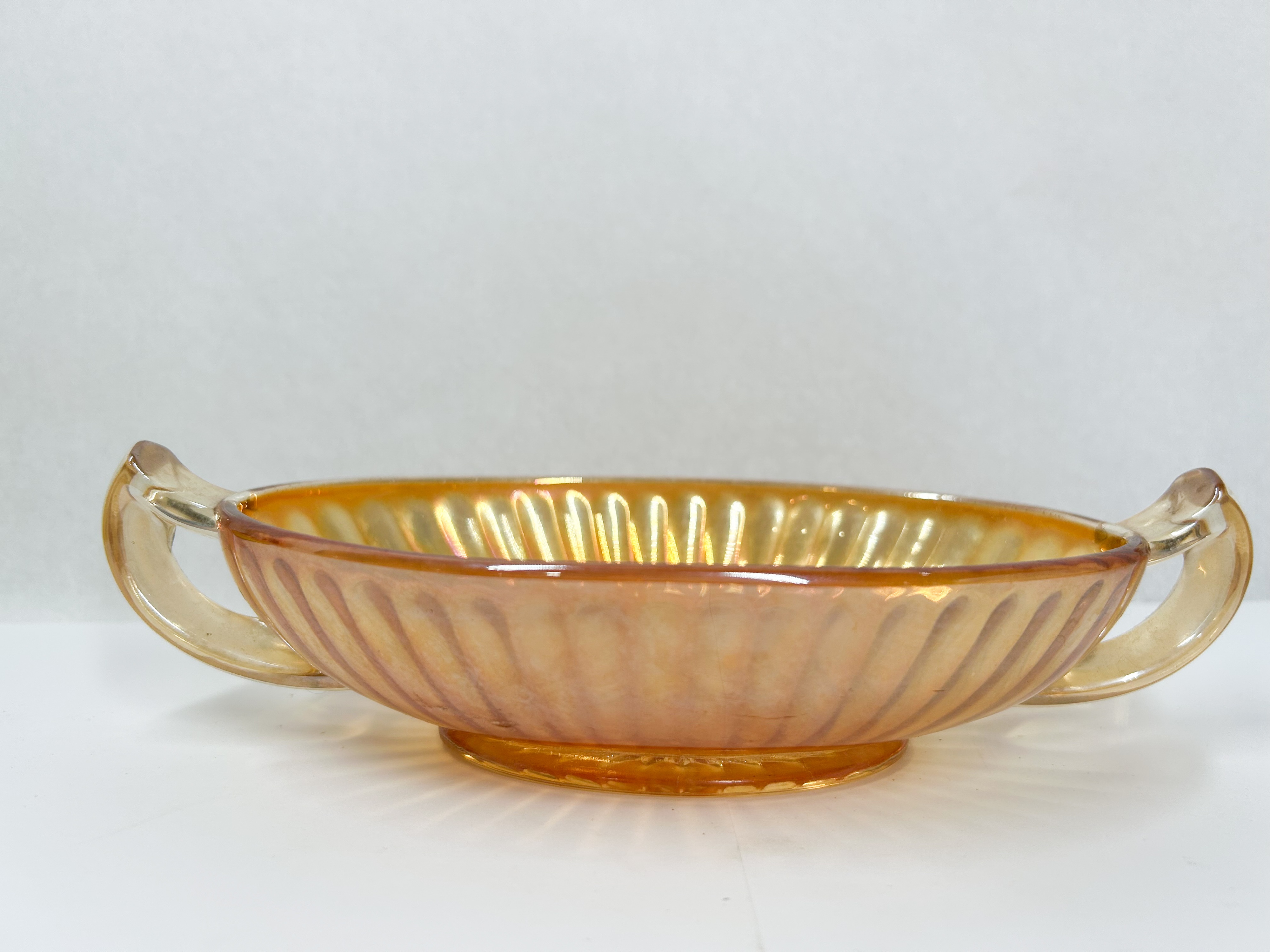 ASSORTMENT OF DECORATIVE GLASS AND CERAMICS