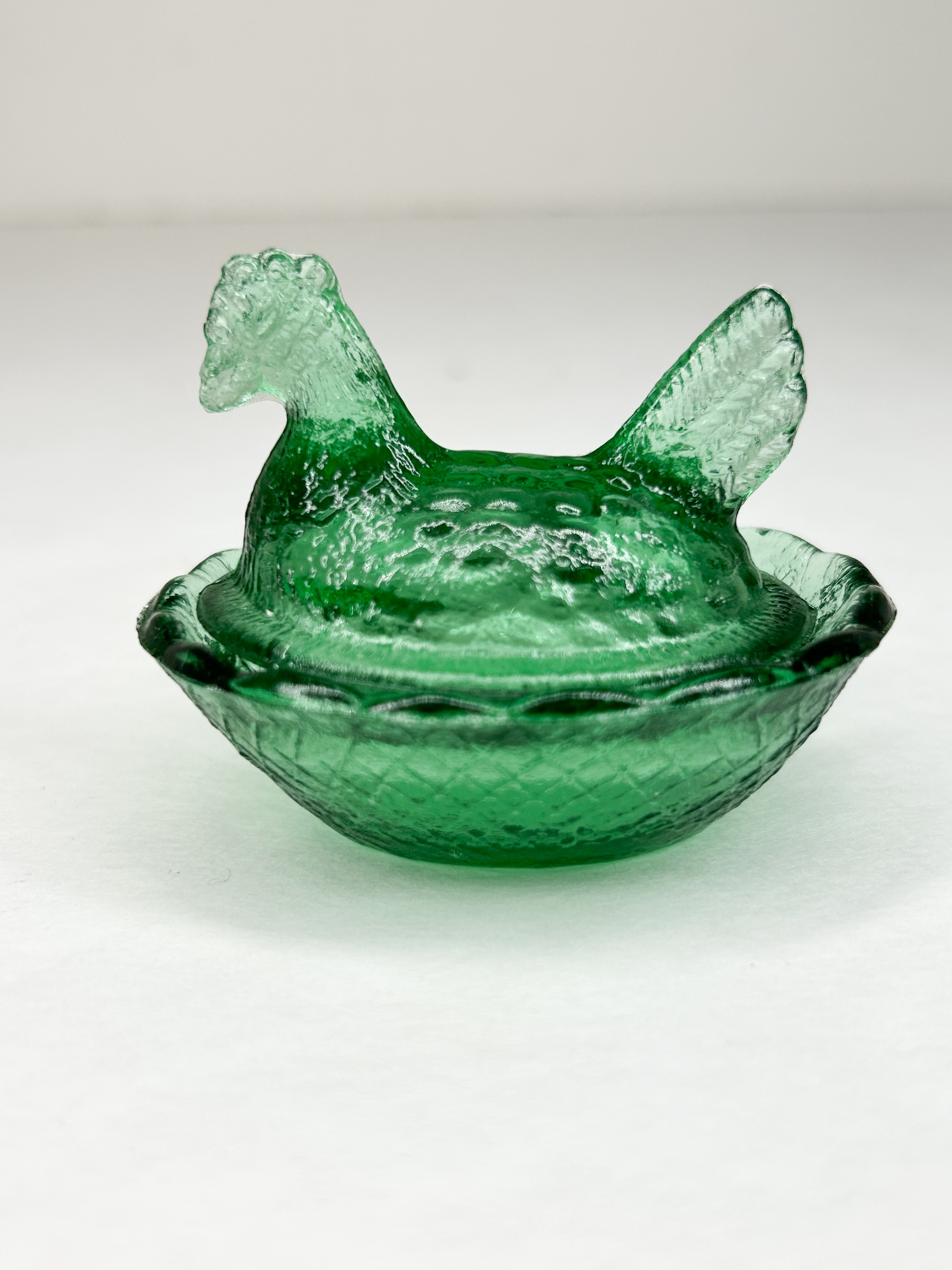EMERALD GREEN GLASS MINI HEN ON NEST