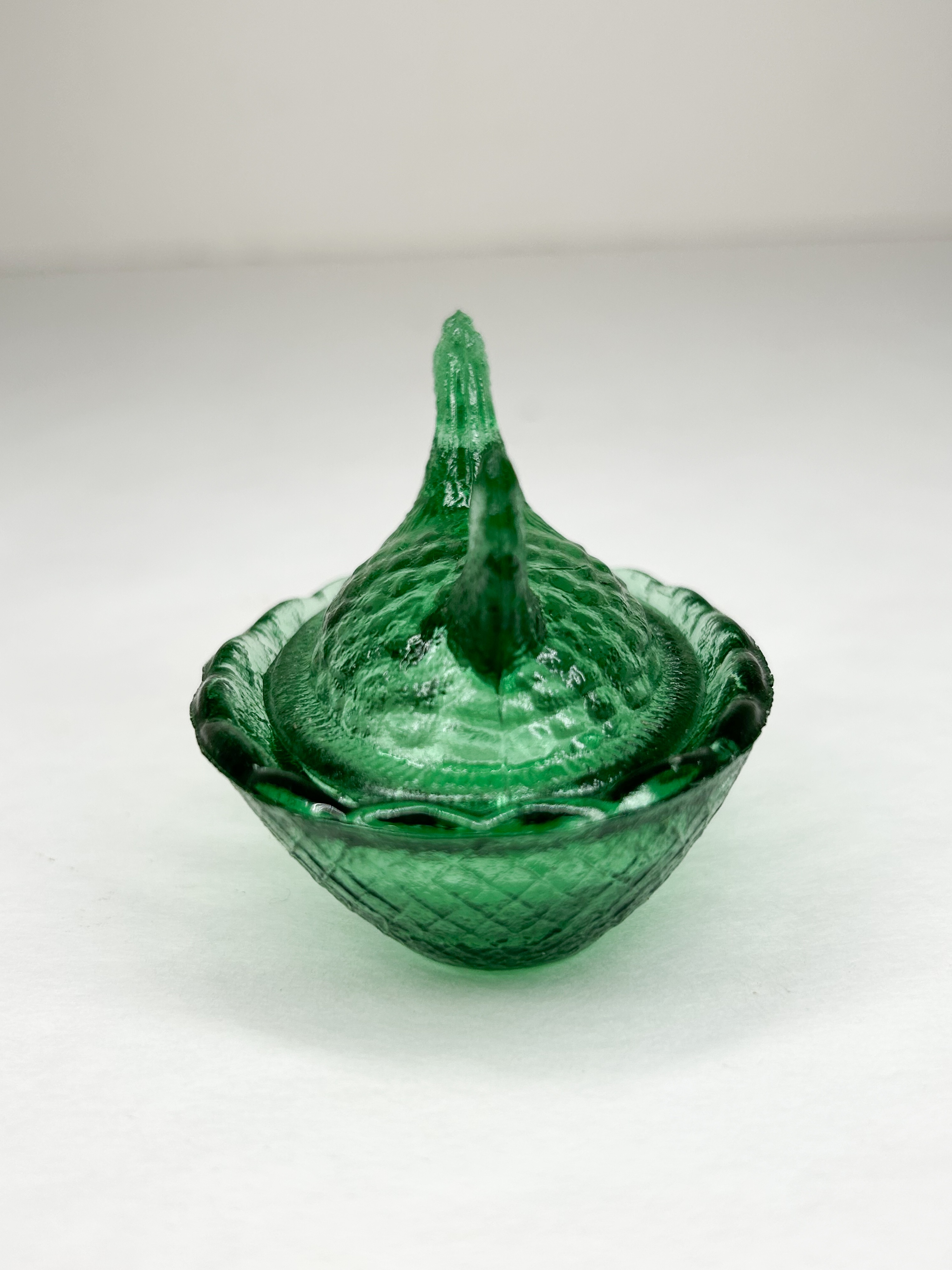 EMERALD GREEN GLASS MINI HEN ON NEST