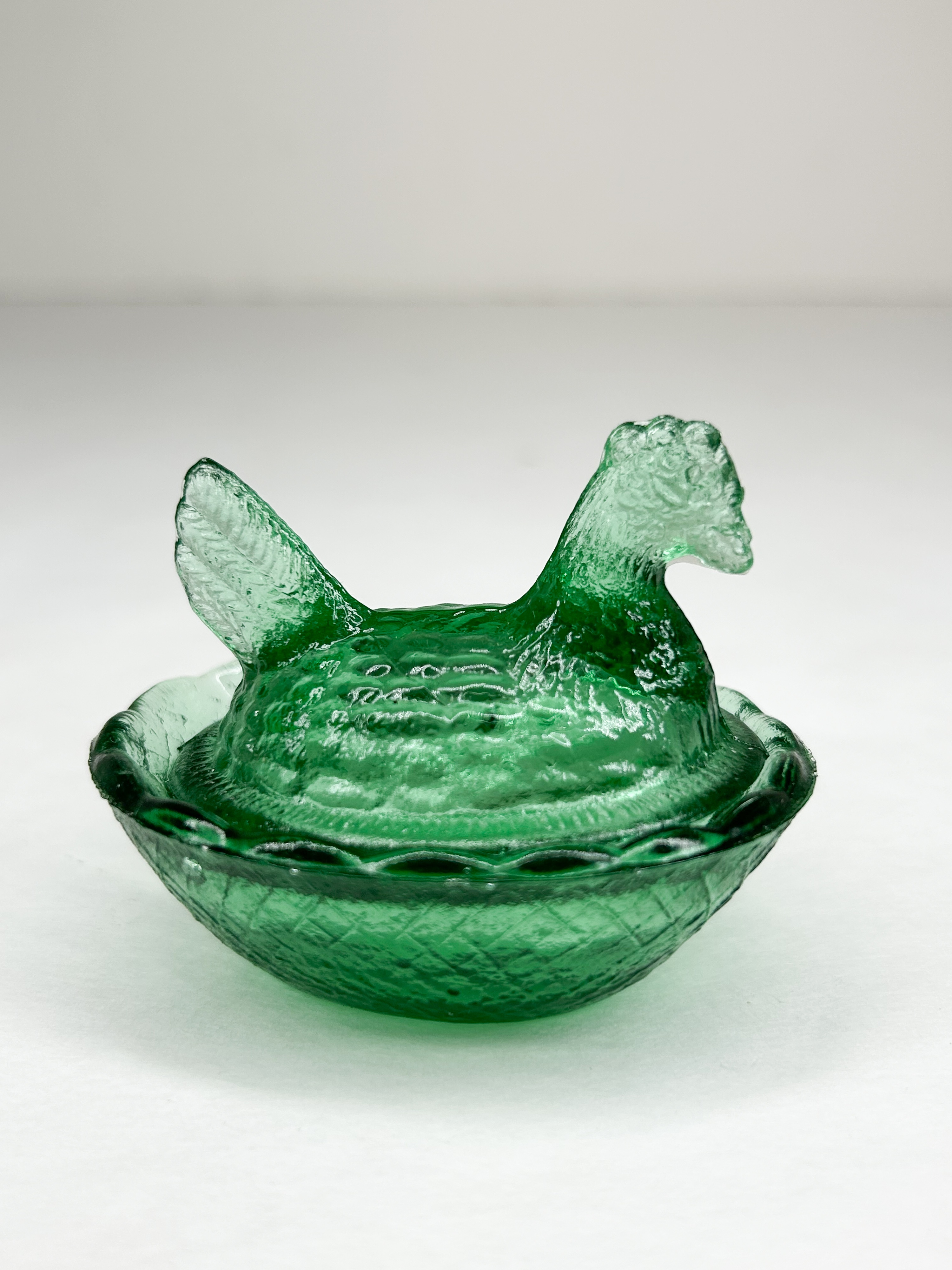 EMERALD GREEN GLASS MINI HEN ON NEST