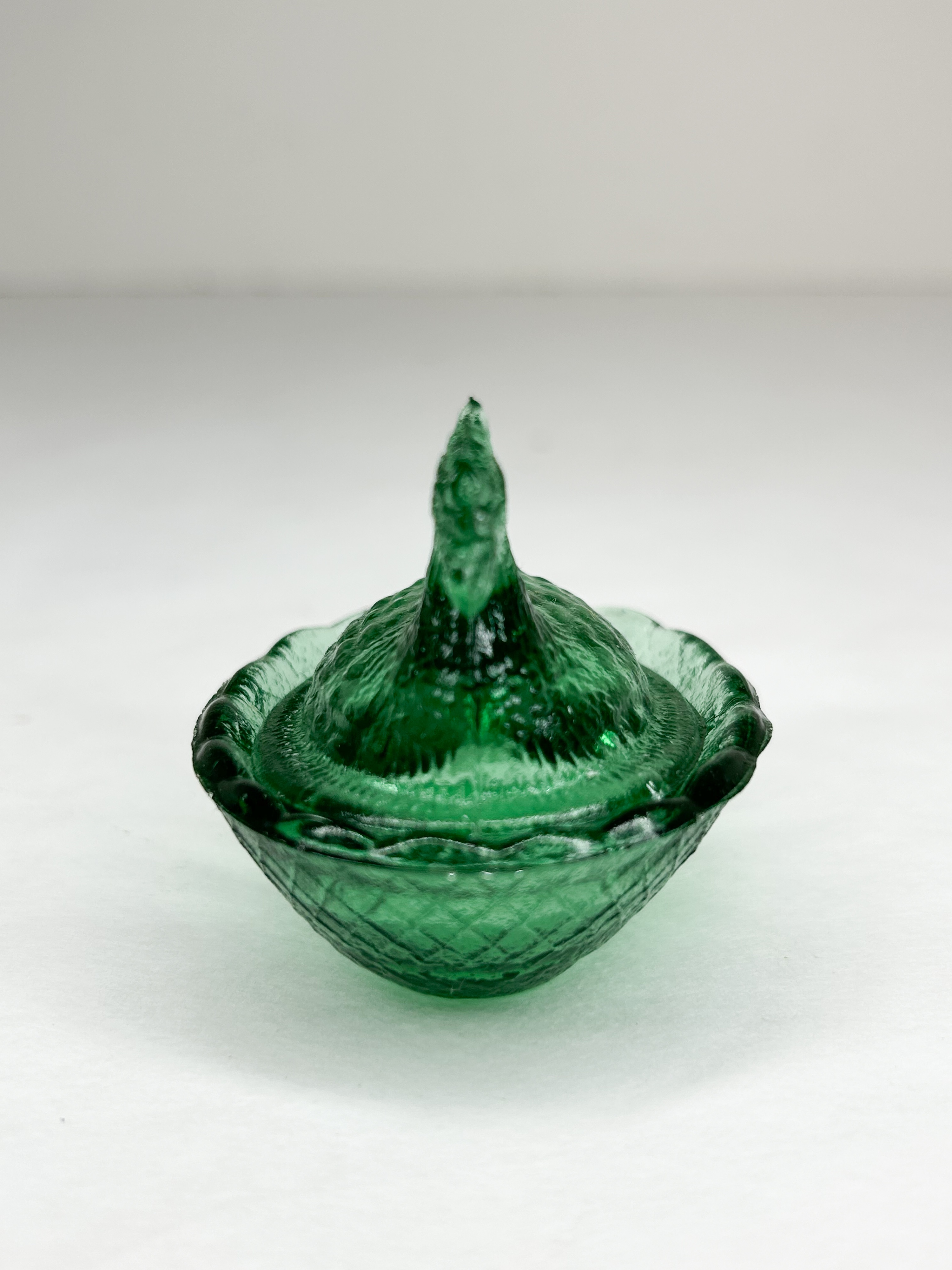 EMERALD GREEN GLASS MINI HEN ON NEST