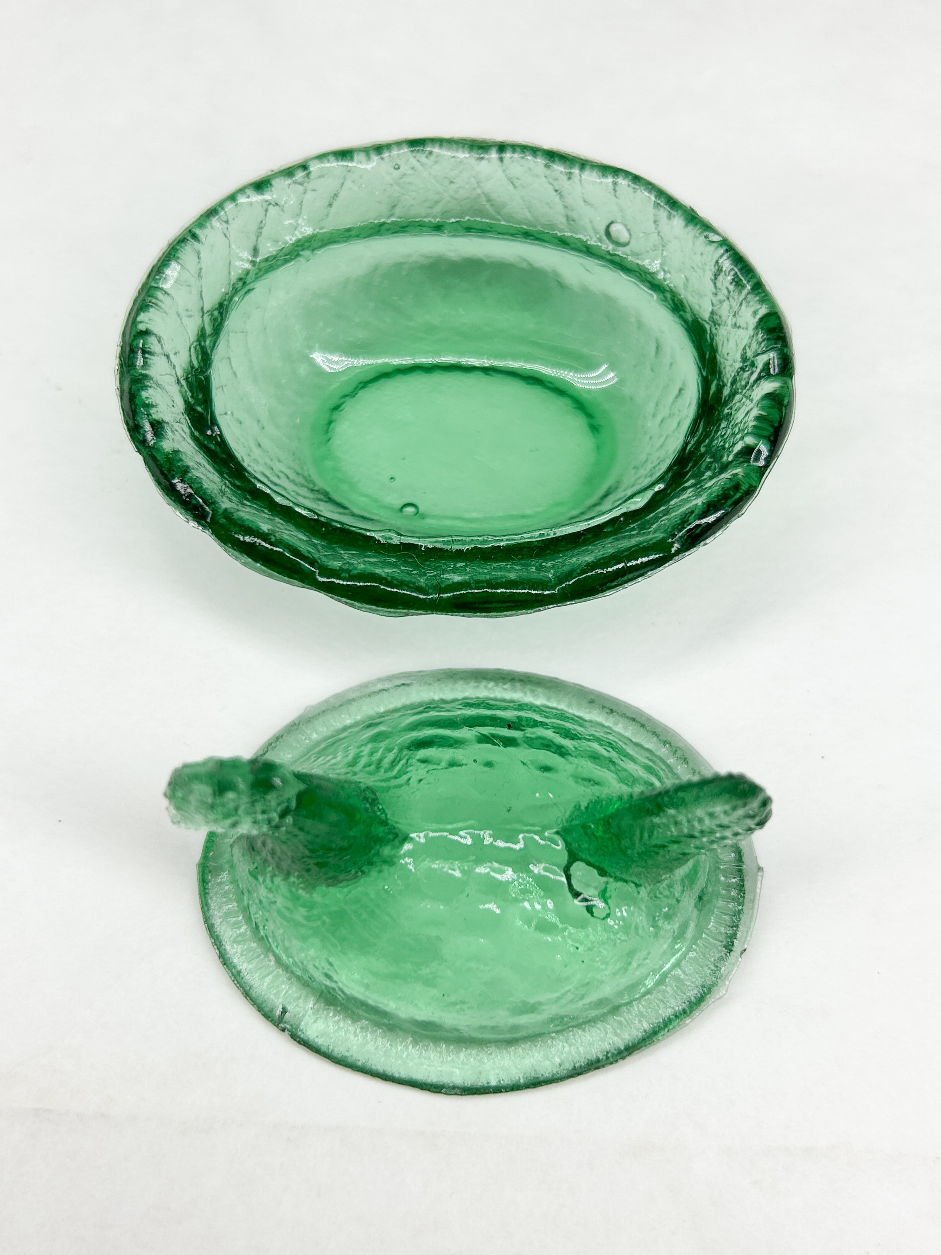 EMERALD GREEN GLASS MINI HEN ON NEST