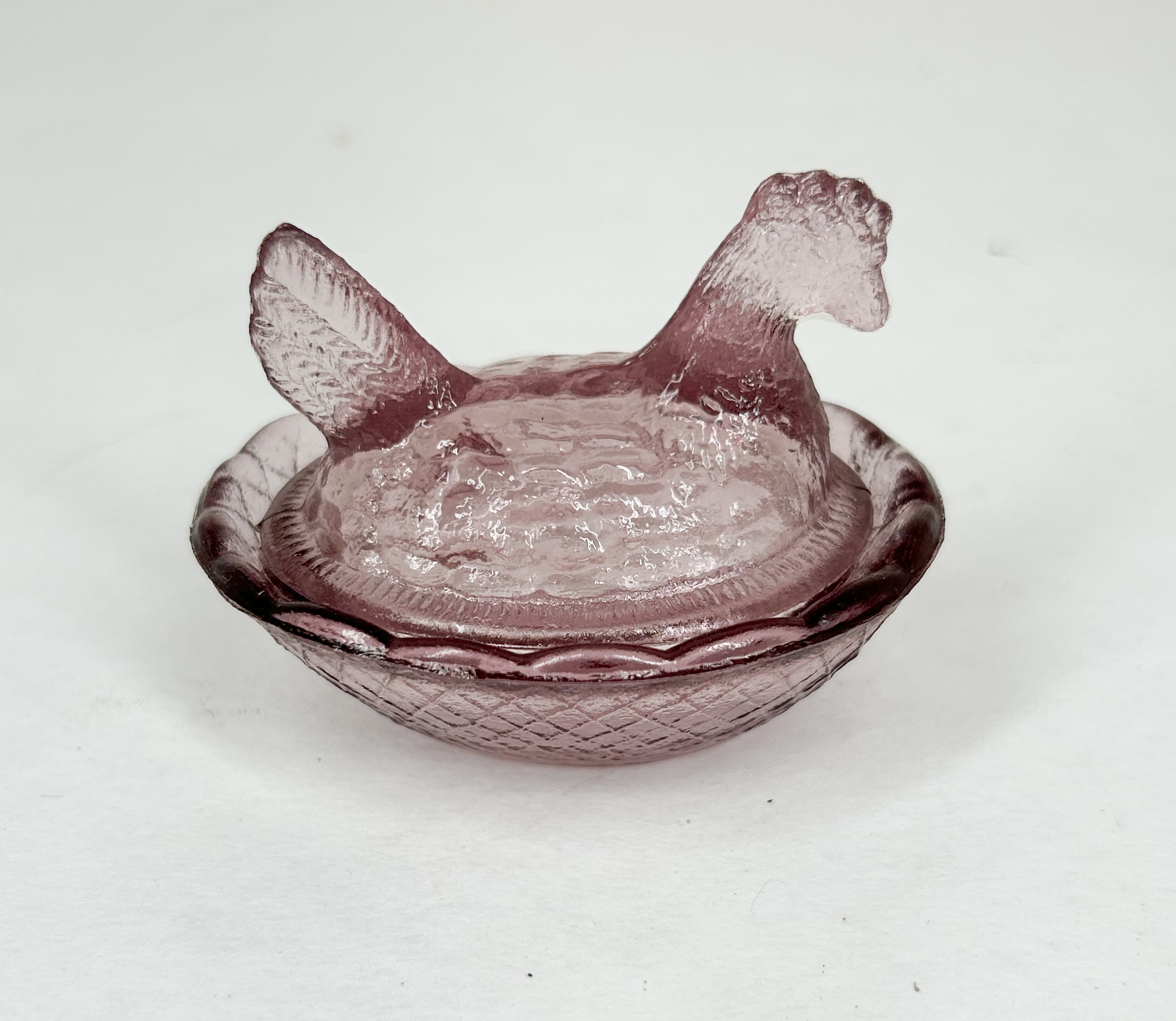 AMETHYST GLASS MINI HEN ON NEST