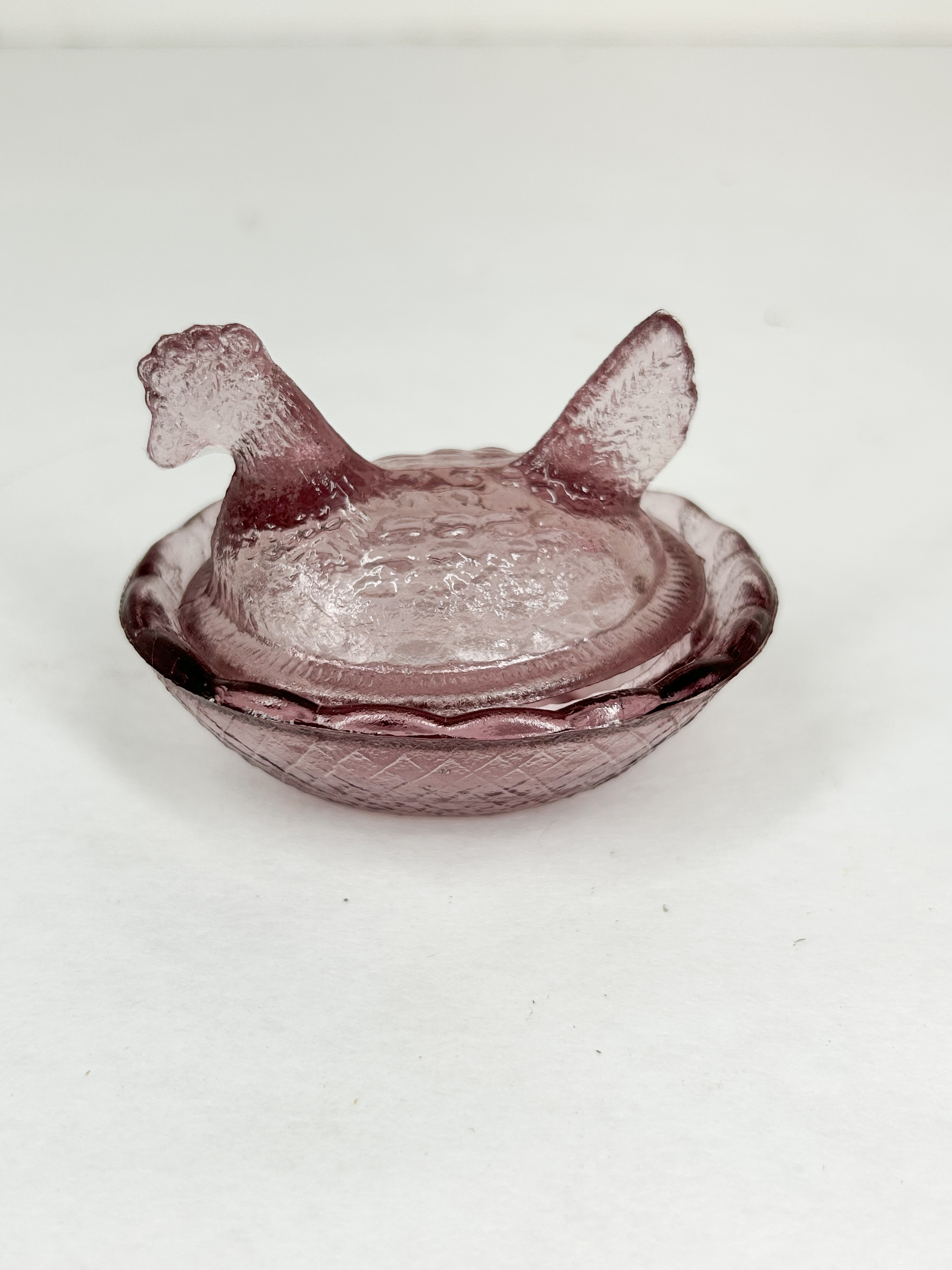 AMETHYST GLASS MINI HEN ON NEST