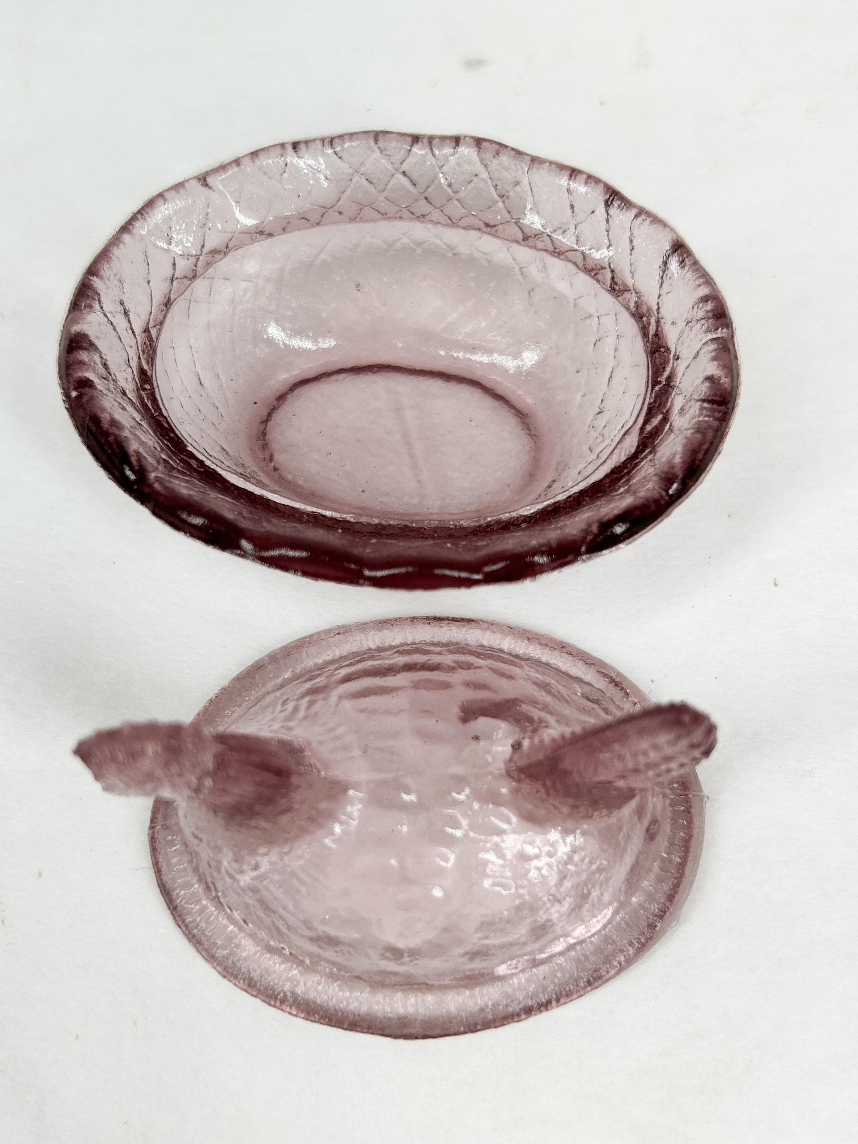AMETHYST GLASS MINI HEN ON NEST