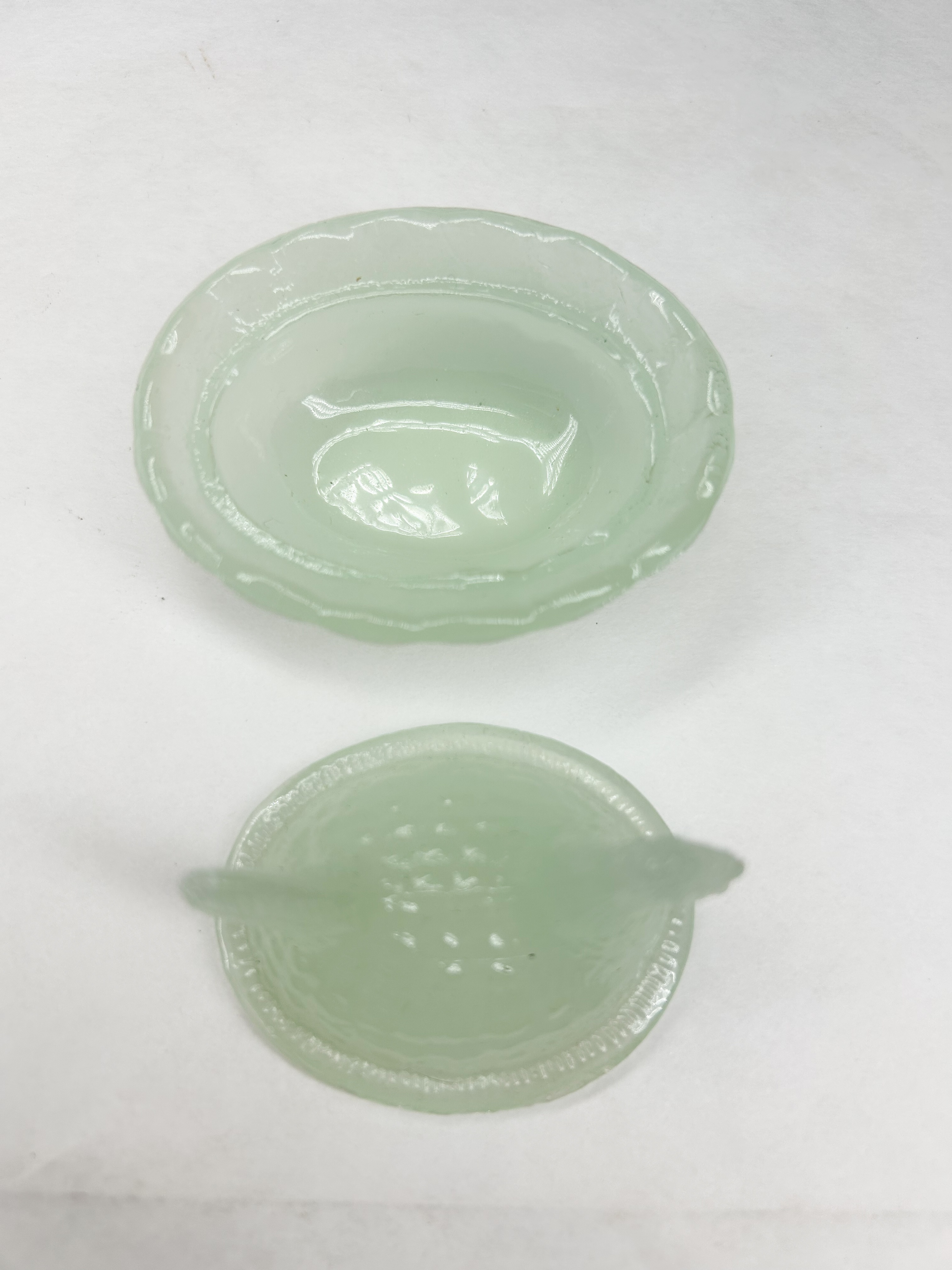 JADEITE GLASS MINI HEN ON NEST